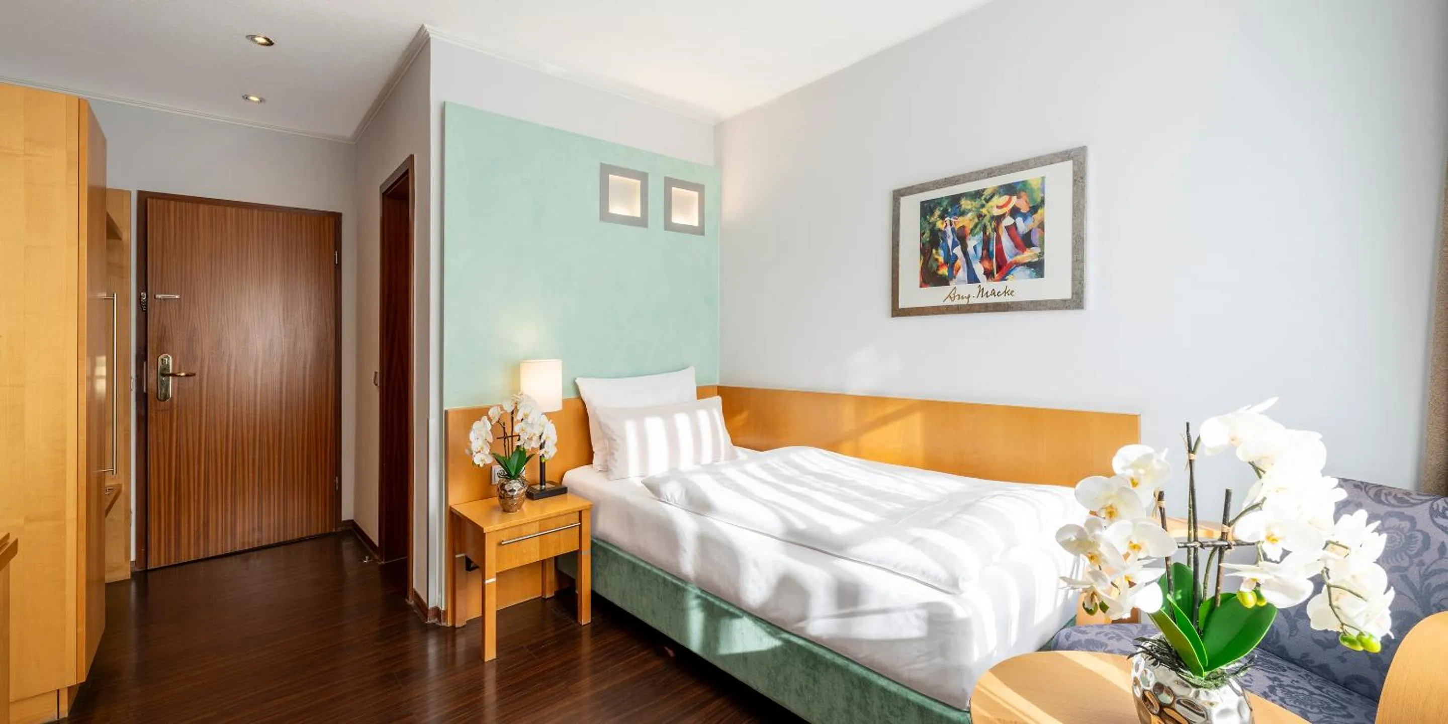 Photo of the whole room, Bed in Best Western Hotel Schmoeker-Hof