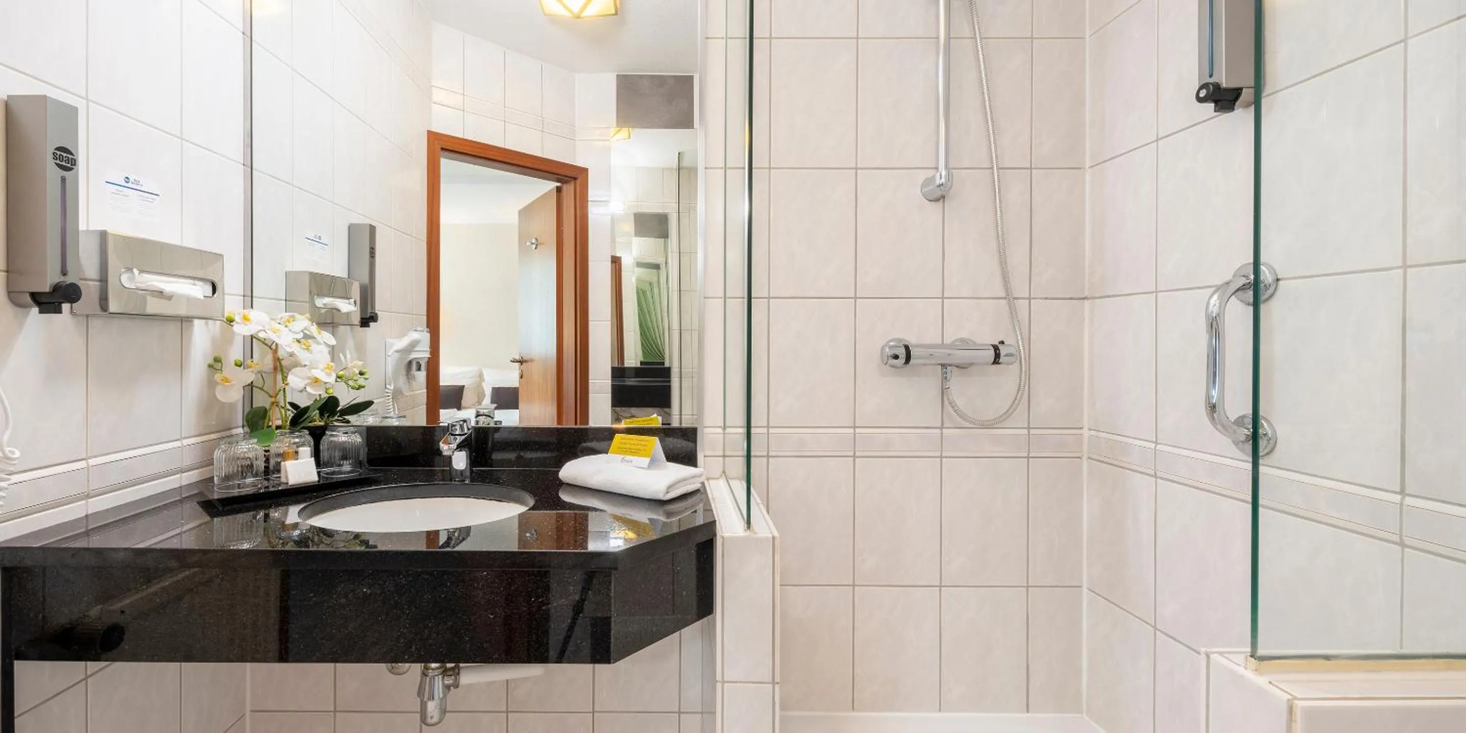 Shower in Best Western Hotel Schmoeker-Hof