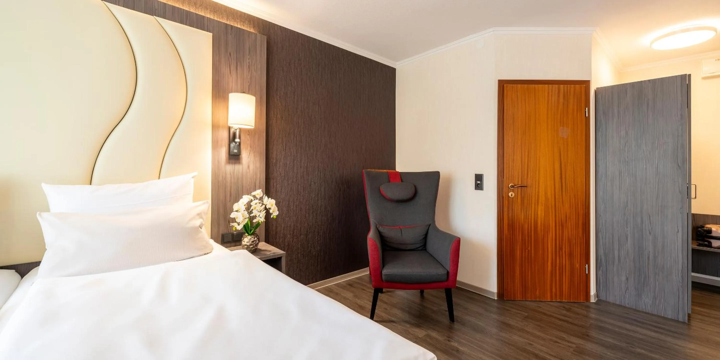 Photo of the whole room, Bed in Best Western Hotel Schmoeker-Hof