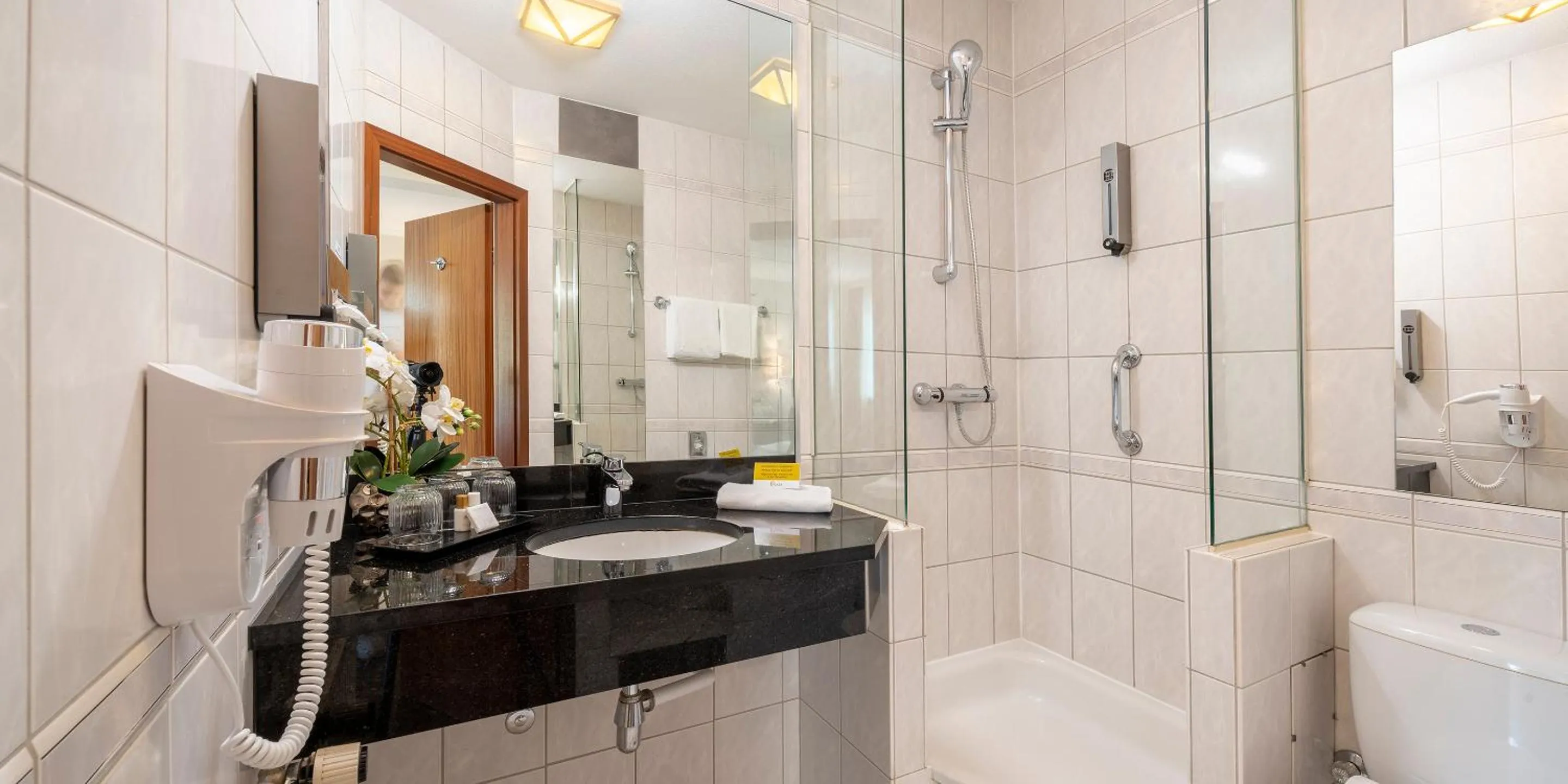 Shower in Best Western Hotel Schmoeker-Hof