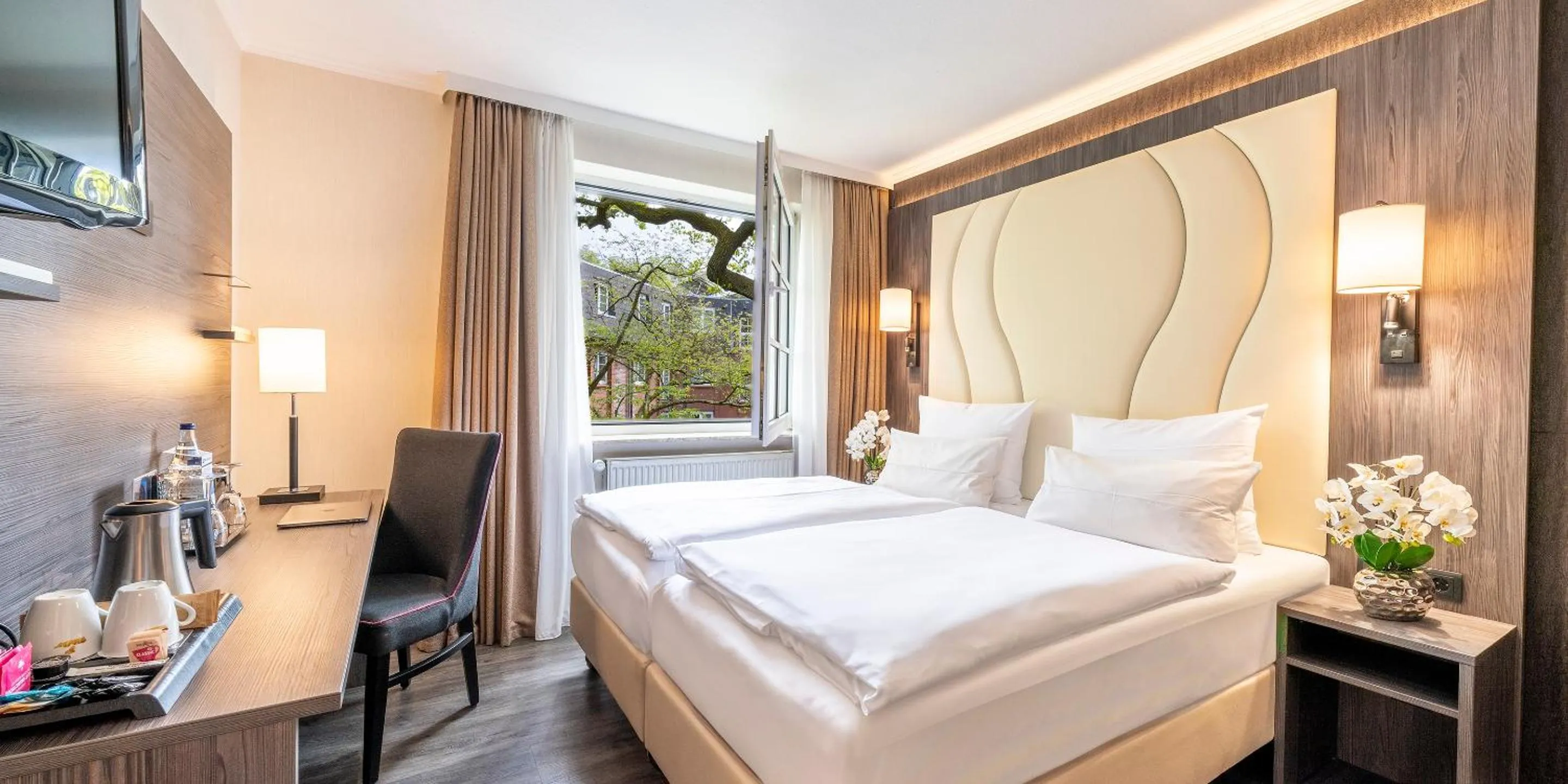 View (from property/room), Bed in Best Western Hotel Schmoeker-Hof