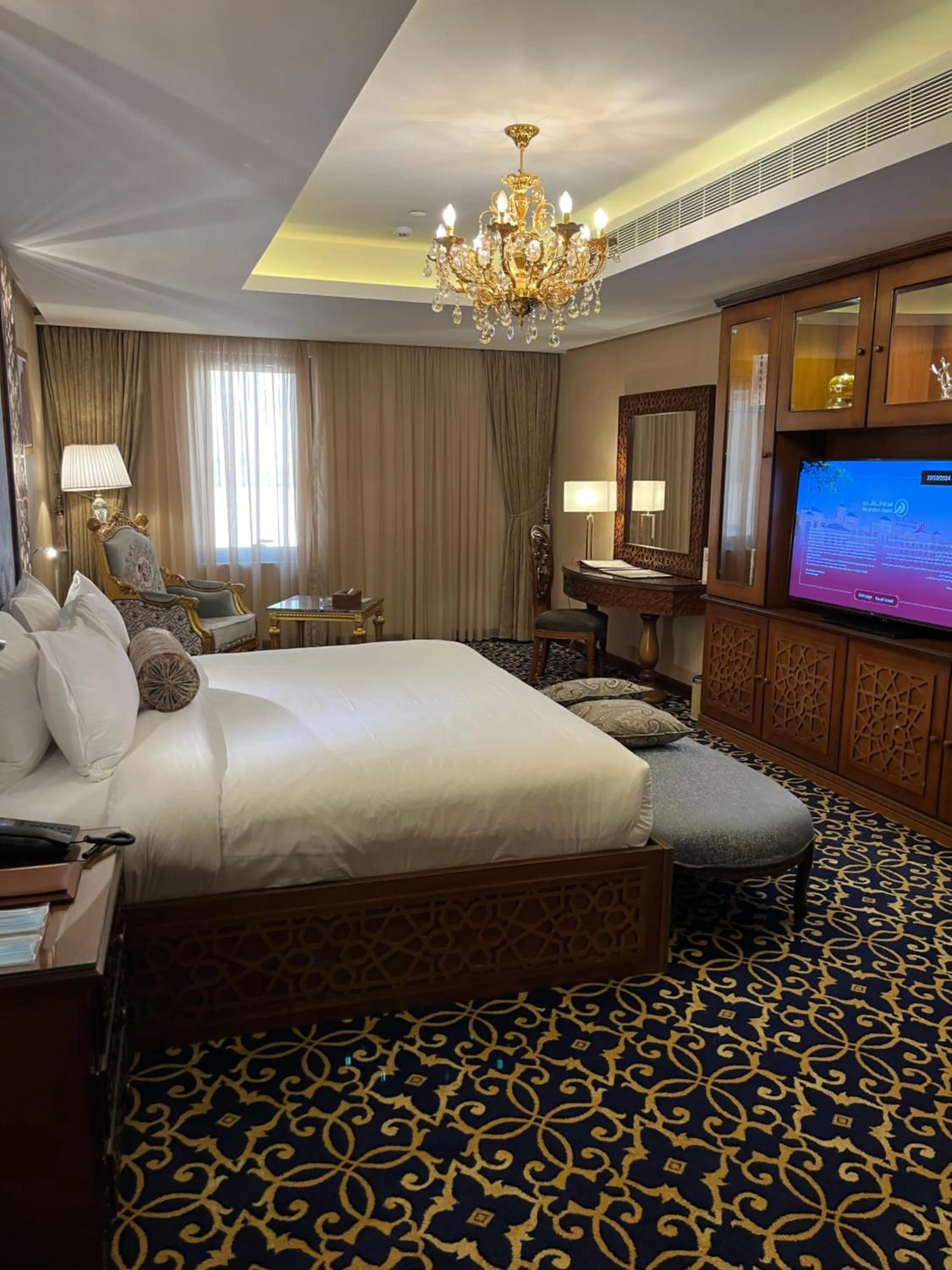 Communal lounge/ TV room, Bed in Al Rahden Hotel