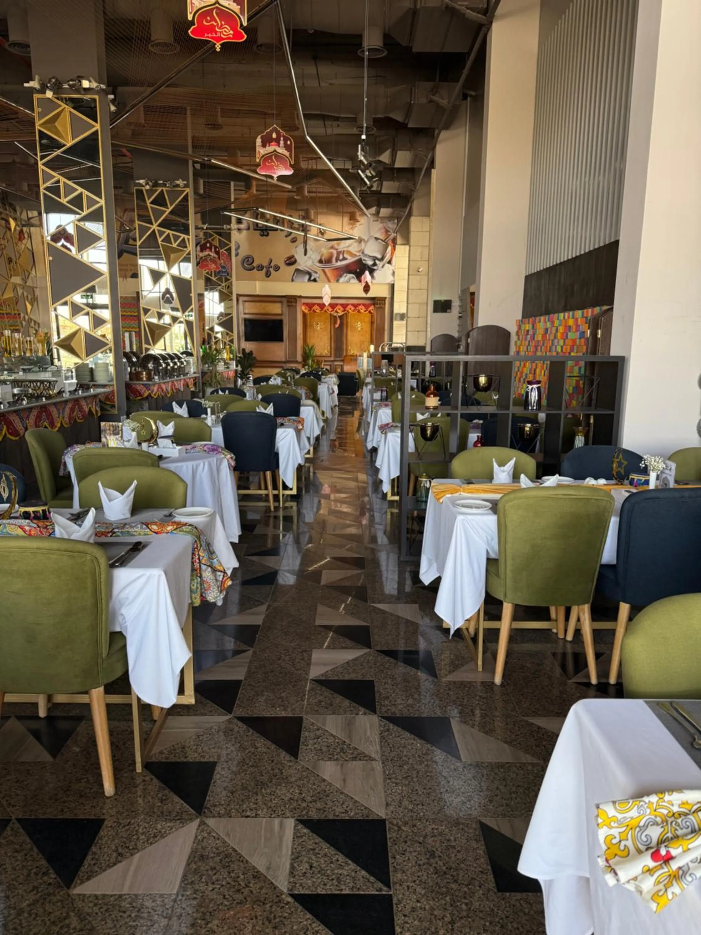 Restaurant/places to eat in Al Rahden Hotel