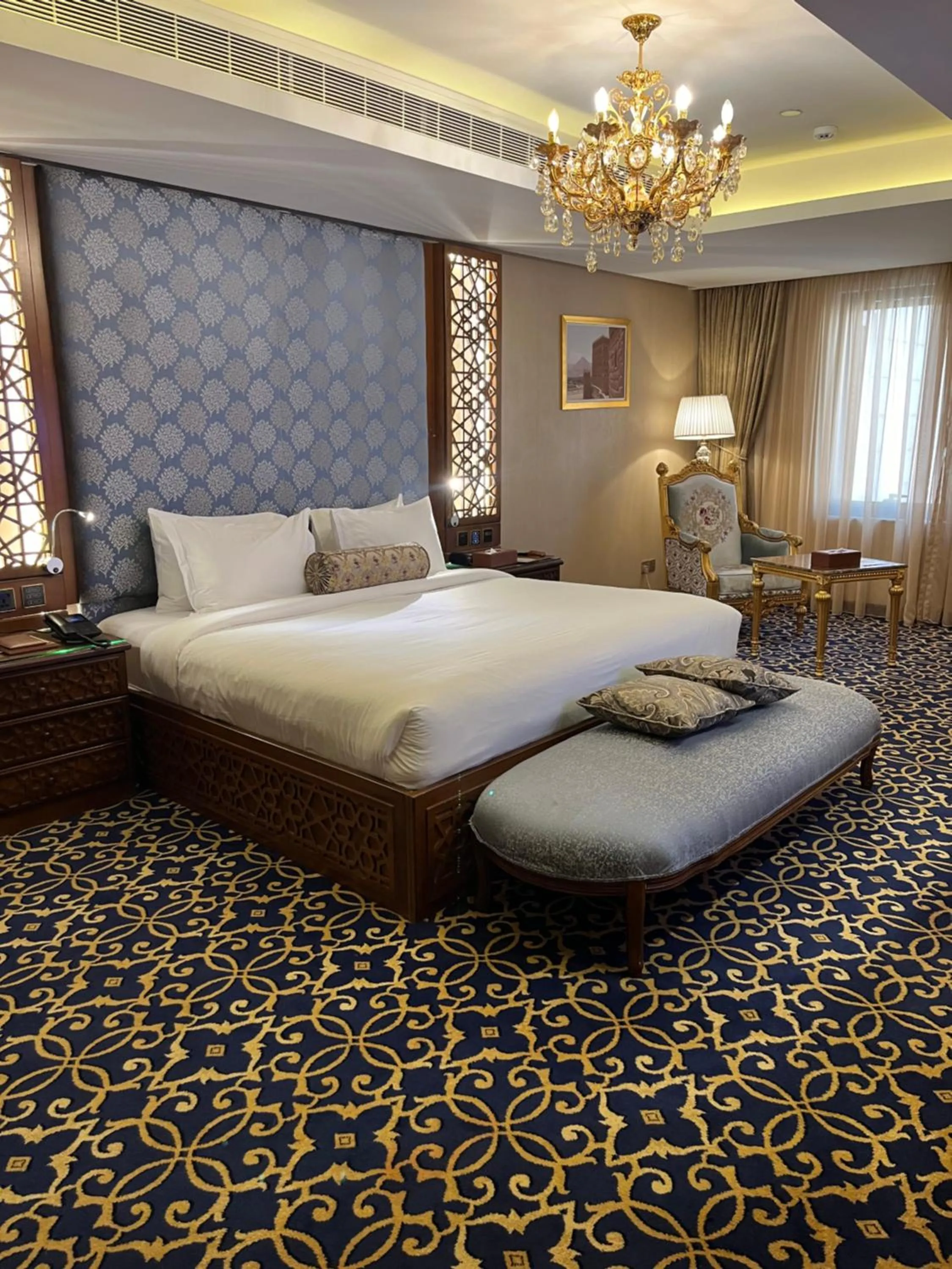 Living room, Bed in Al Rahden Hotel