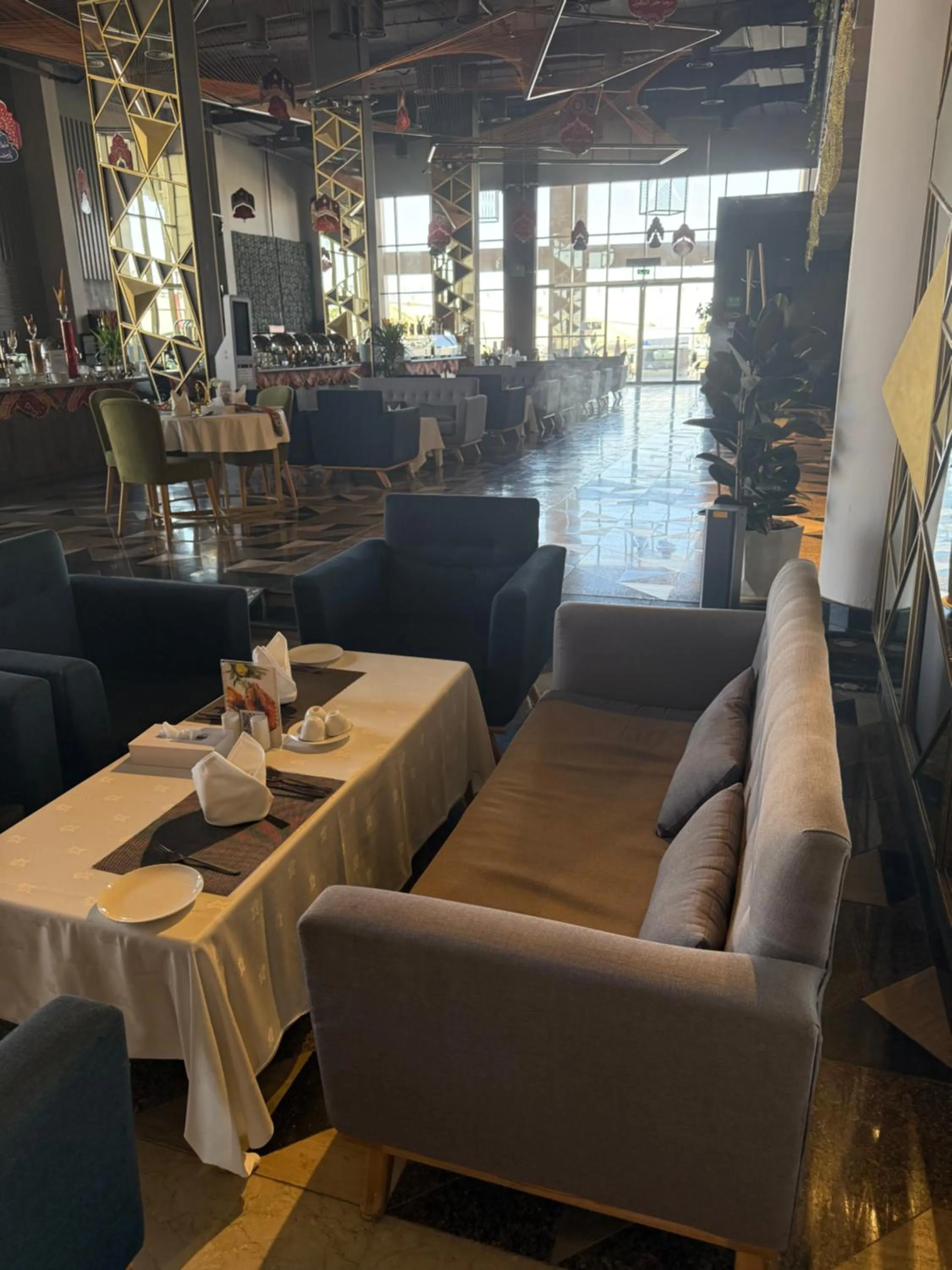 Restaurant/places to eat in Al Rahden Hotel