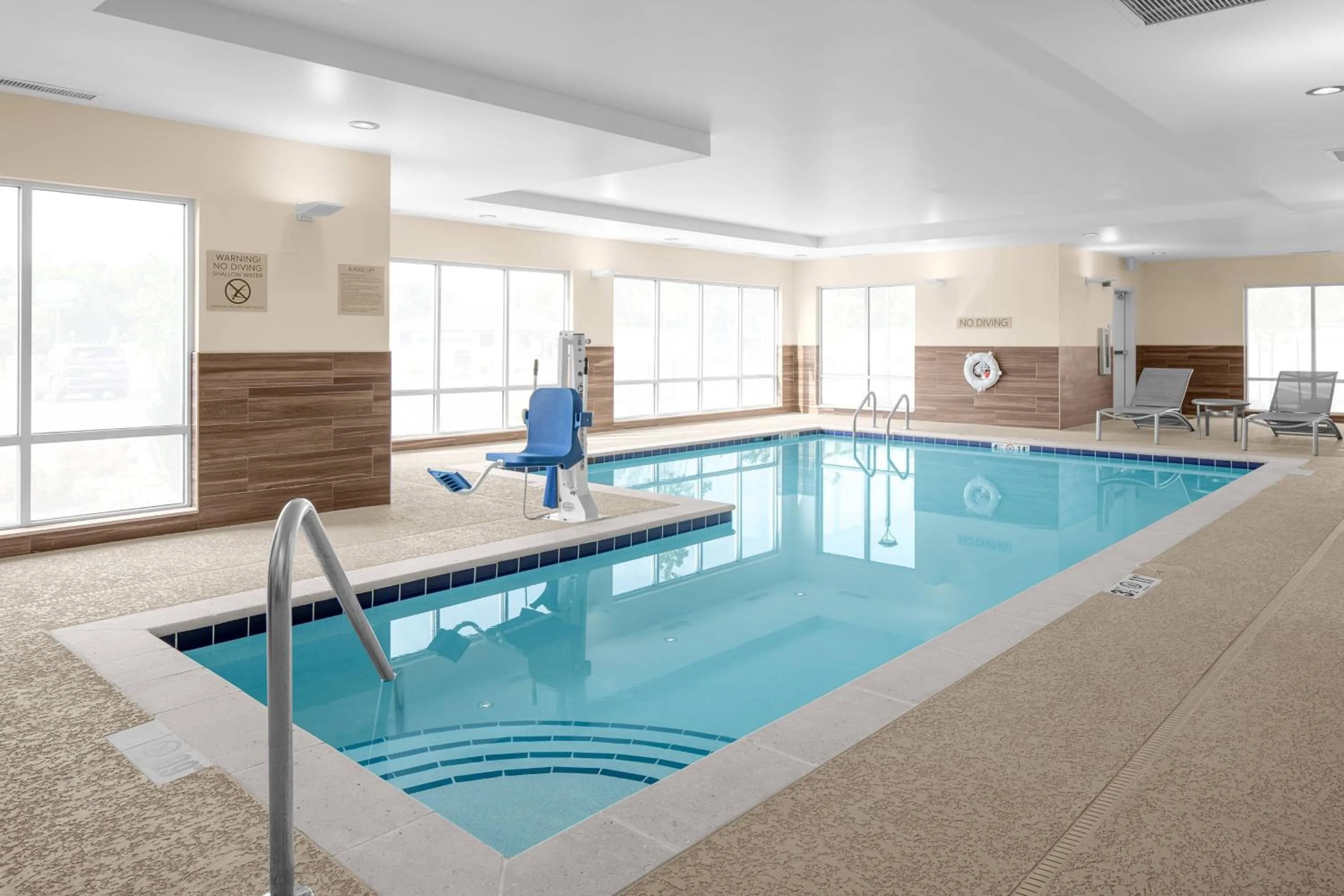 Swimming pool in TownePlace Suites Cincinnati Fairfield