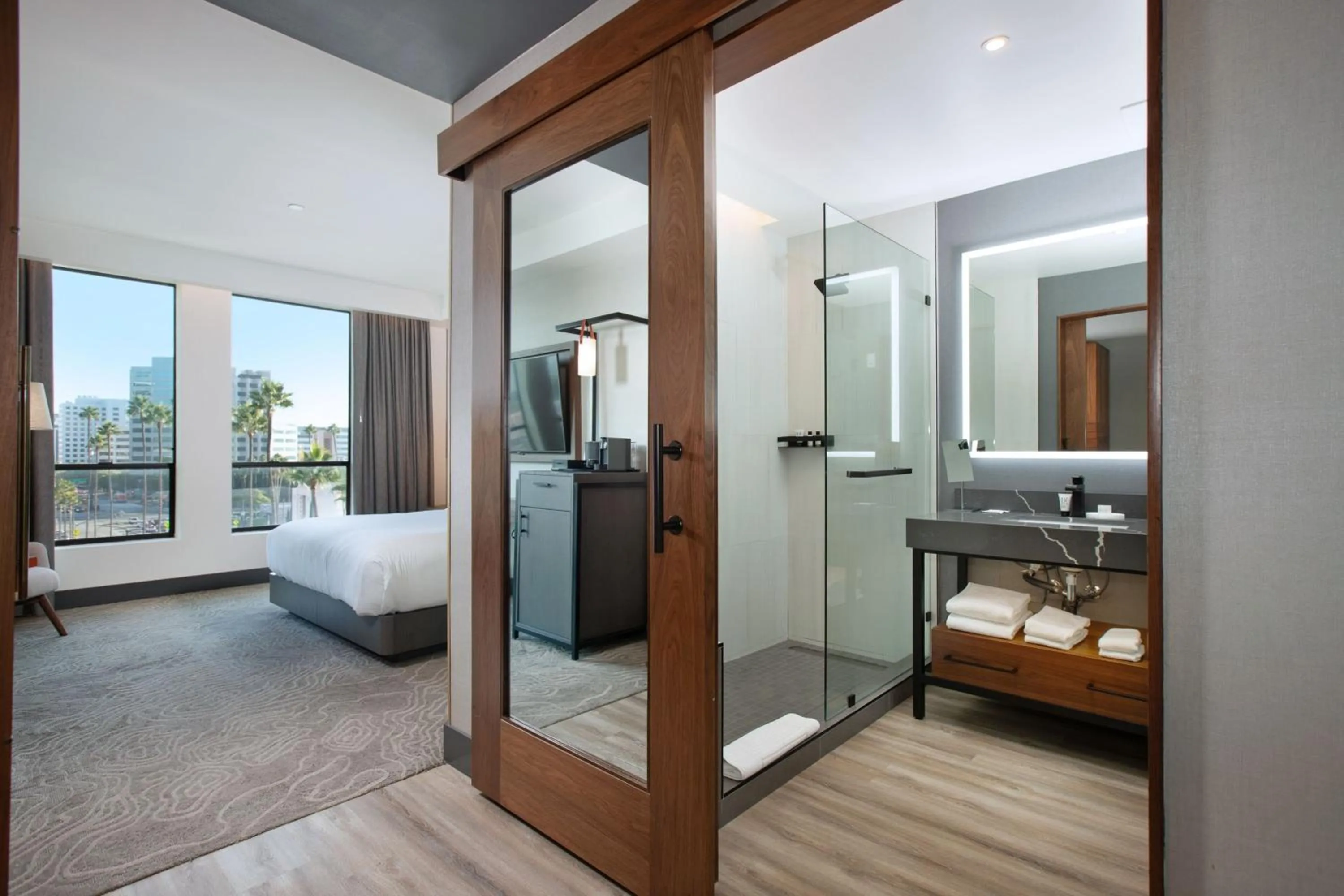 Photo of the whole room, Bed in The Glenmark, Glendale, a Tribute Portfolio Hotel