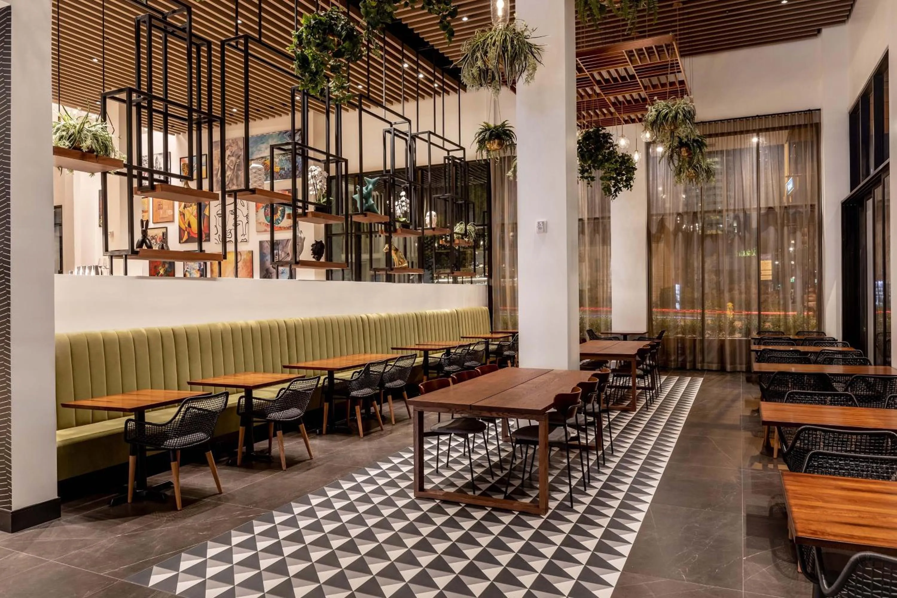 Restaurant/places to eat in The Glenmark, Glendale, a Tribute Portfolio Hotel