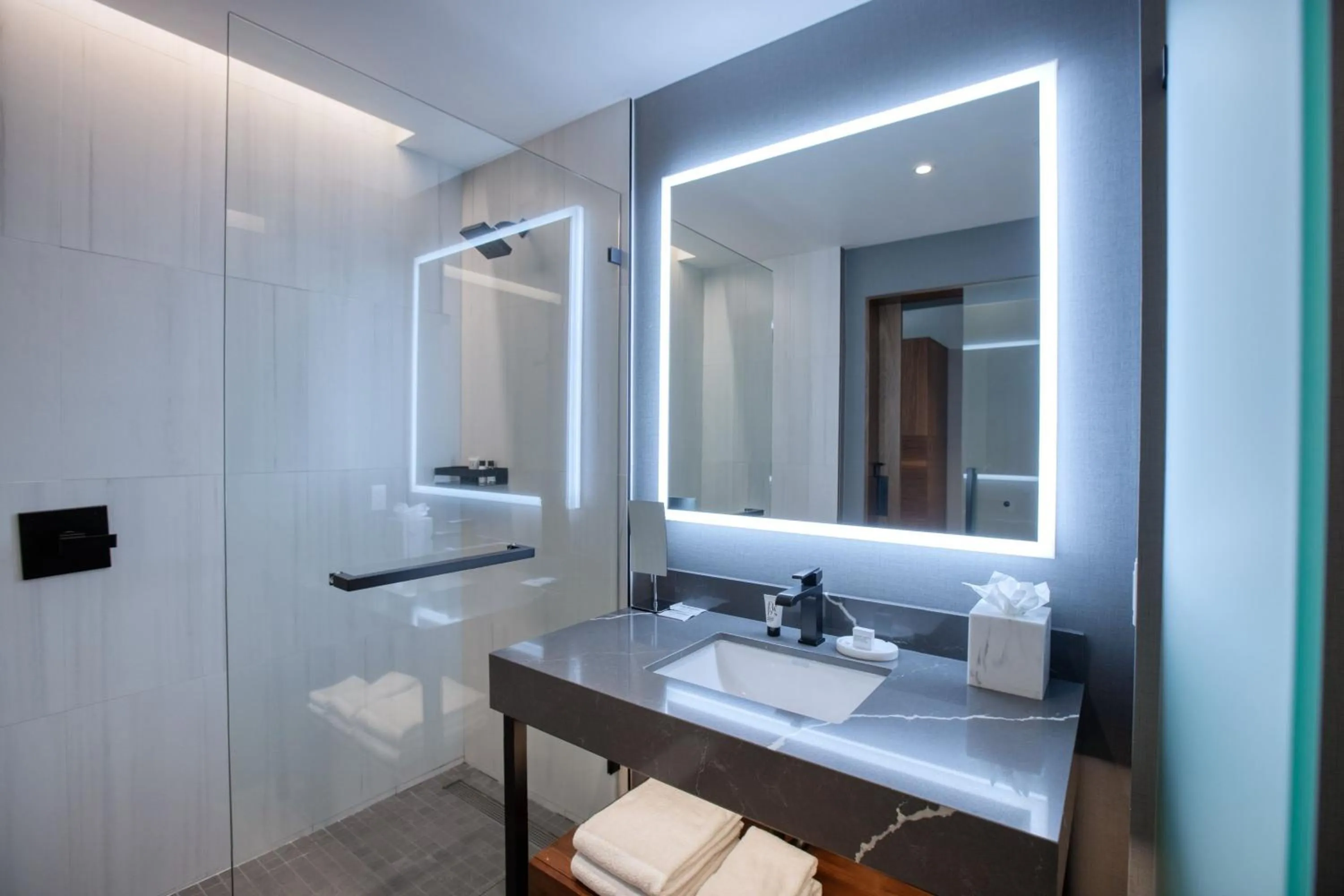 Photo of the whole room in The Glenmark, Glendale, a Tribute Portfolio Hotel