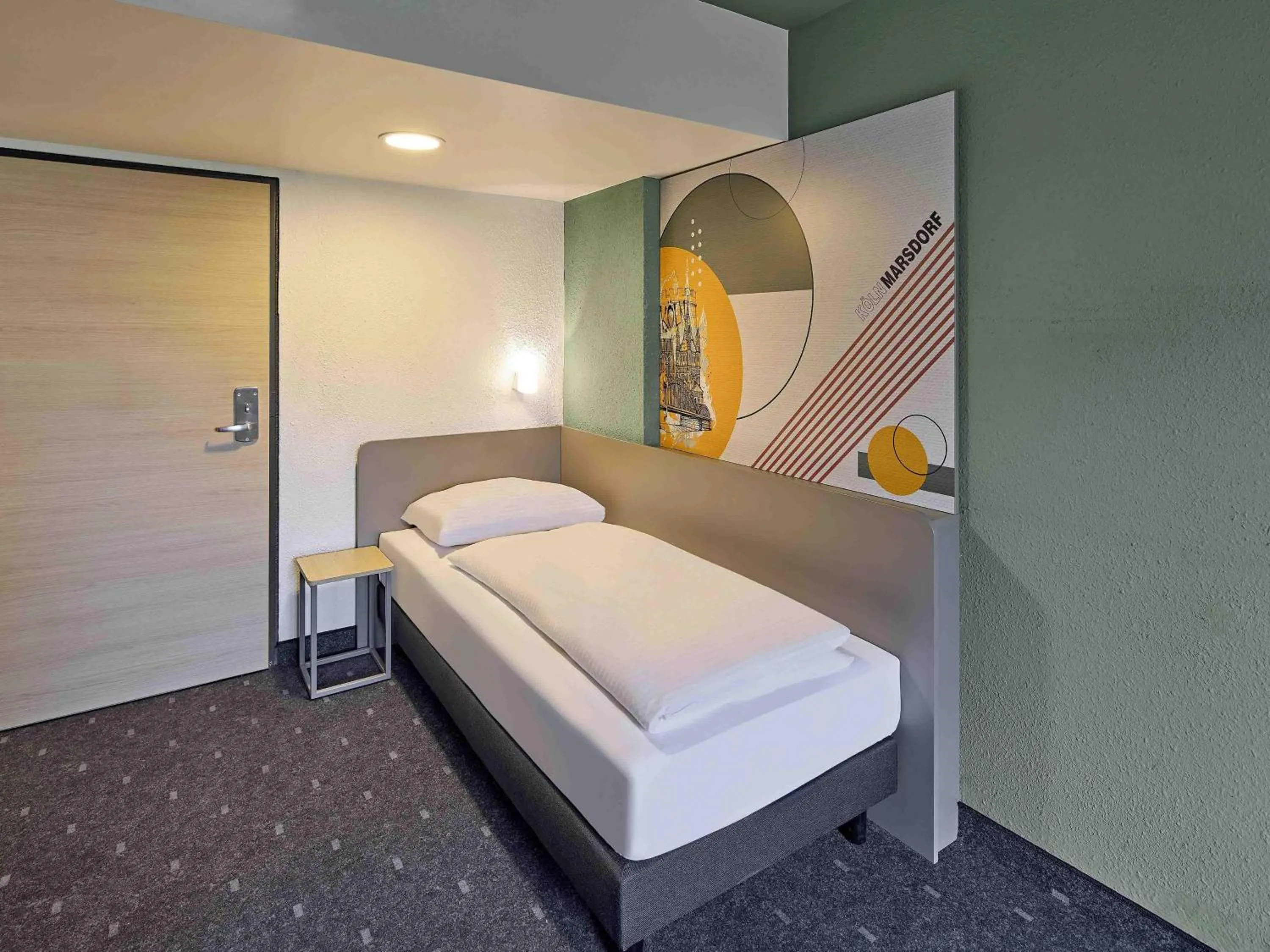 Photo of the whole room, Bed in B&B HOTEL Köln-Marsdorf