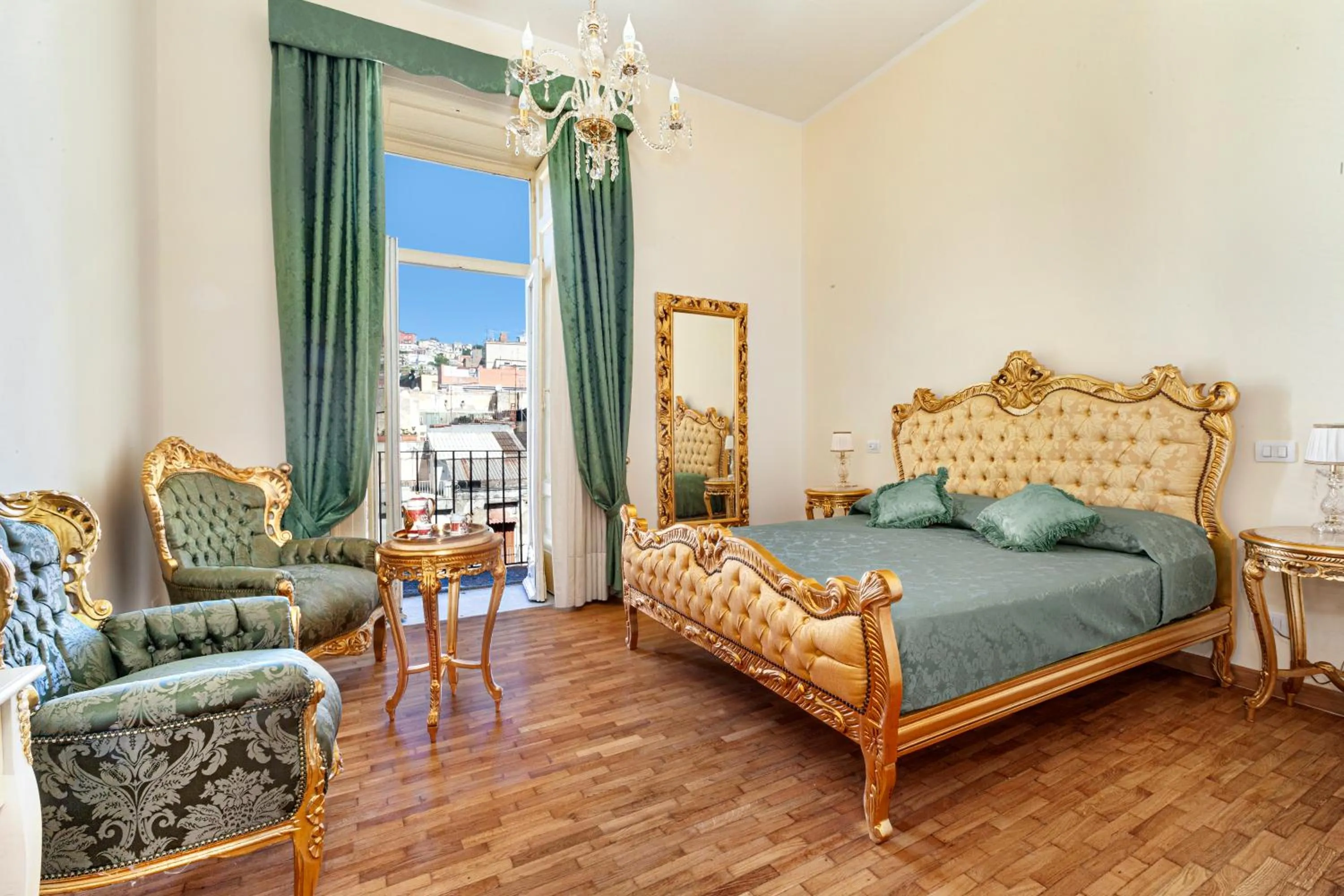 TV and multimedia, Bed in Relais Antica Napoli