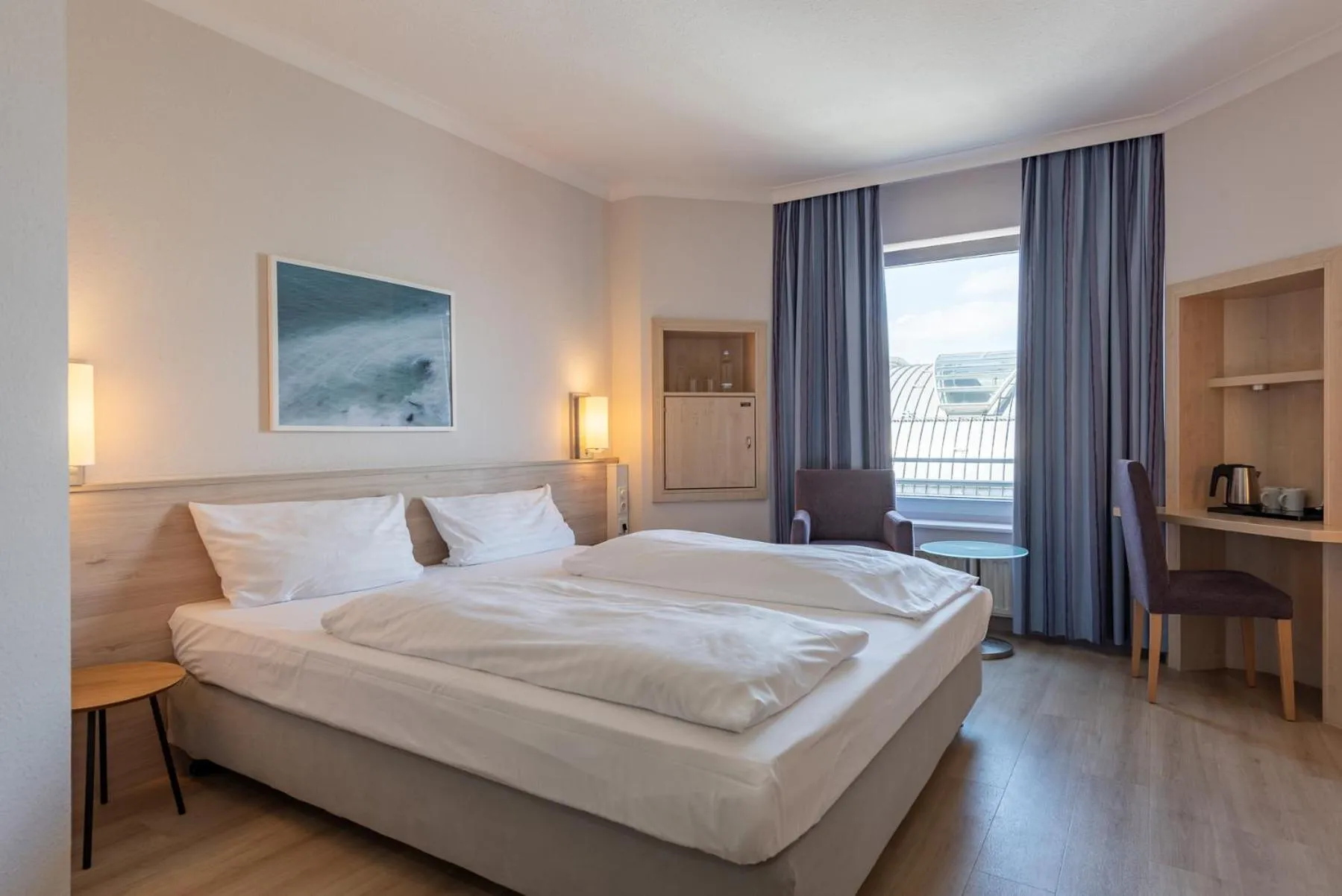 Photo of the whole room, Bed in IntercityHotel Kiel