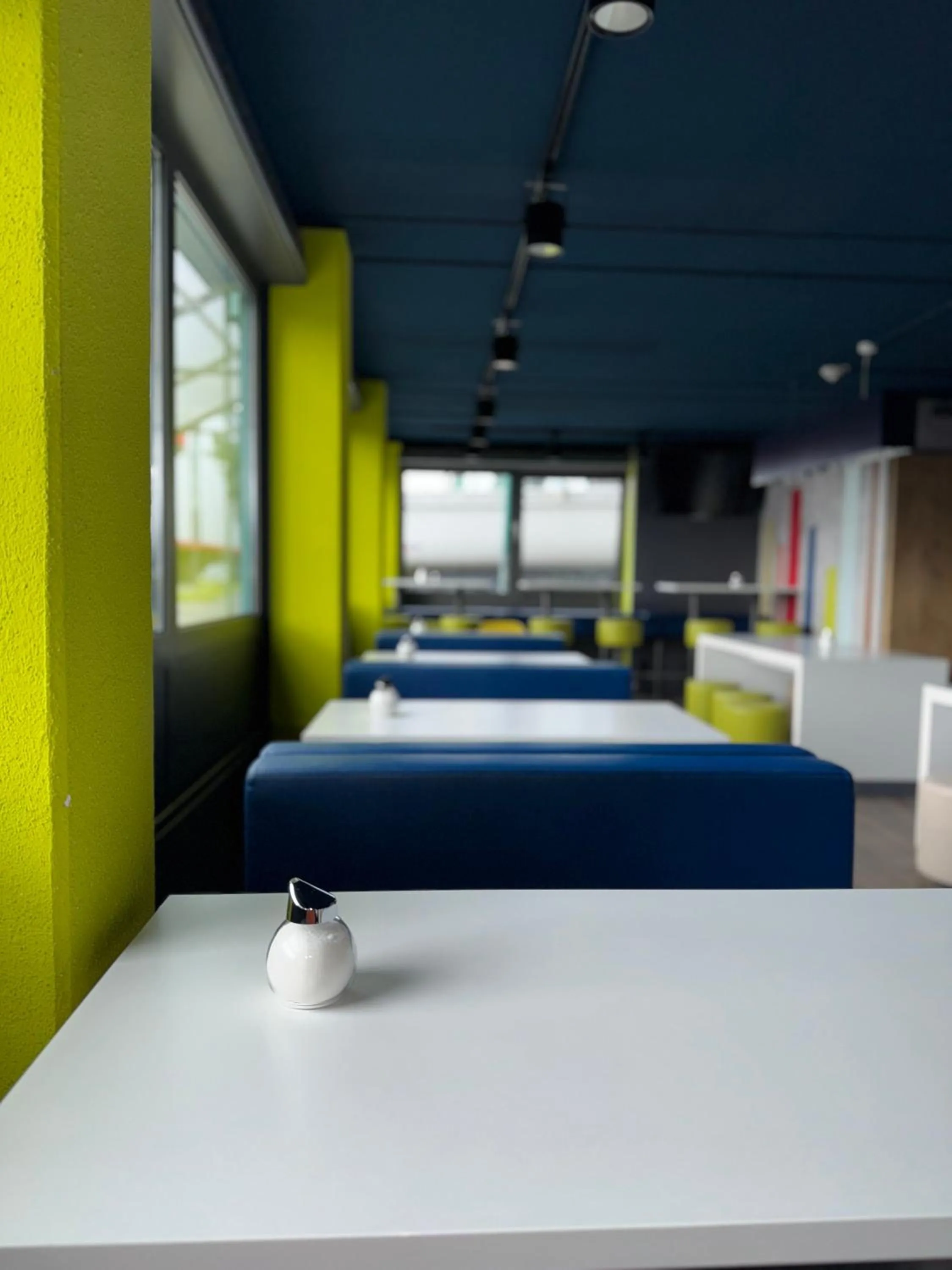 Lounge or bar, Bed in Hotel Stay Inn Köln Leverkusen City