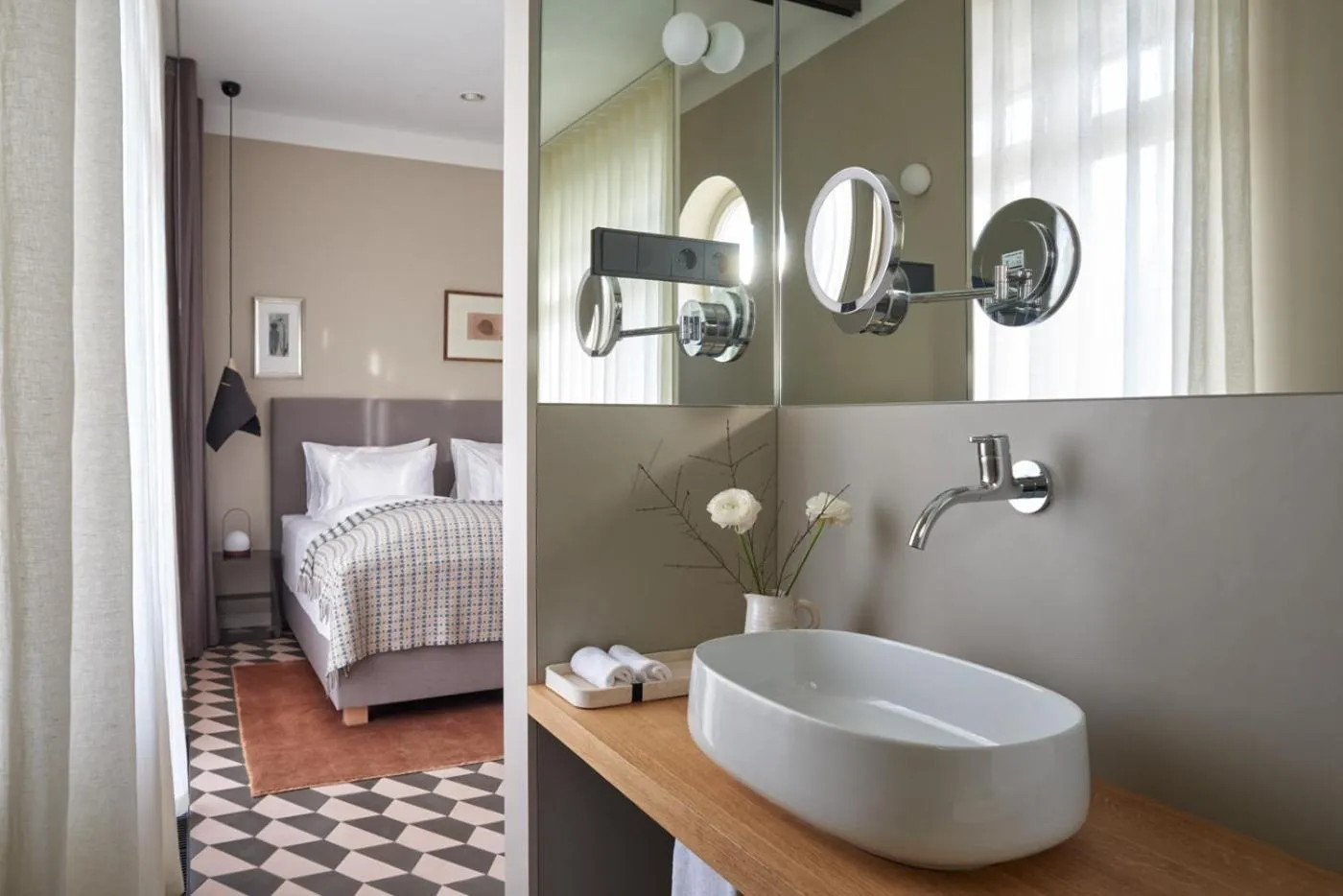 Bathroom, Bed in Bagatelle Gardenhouse