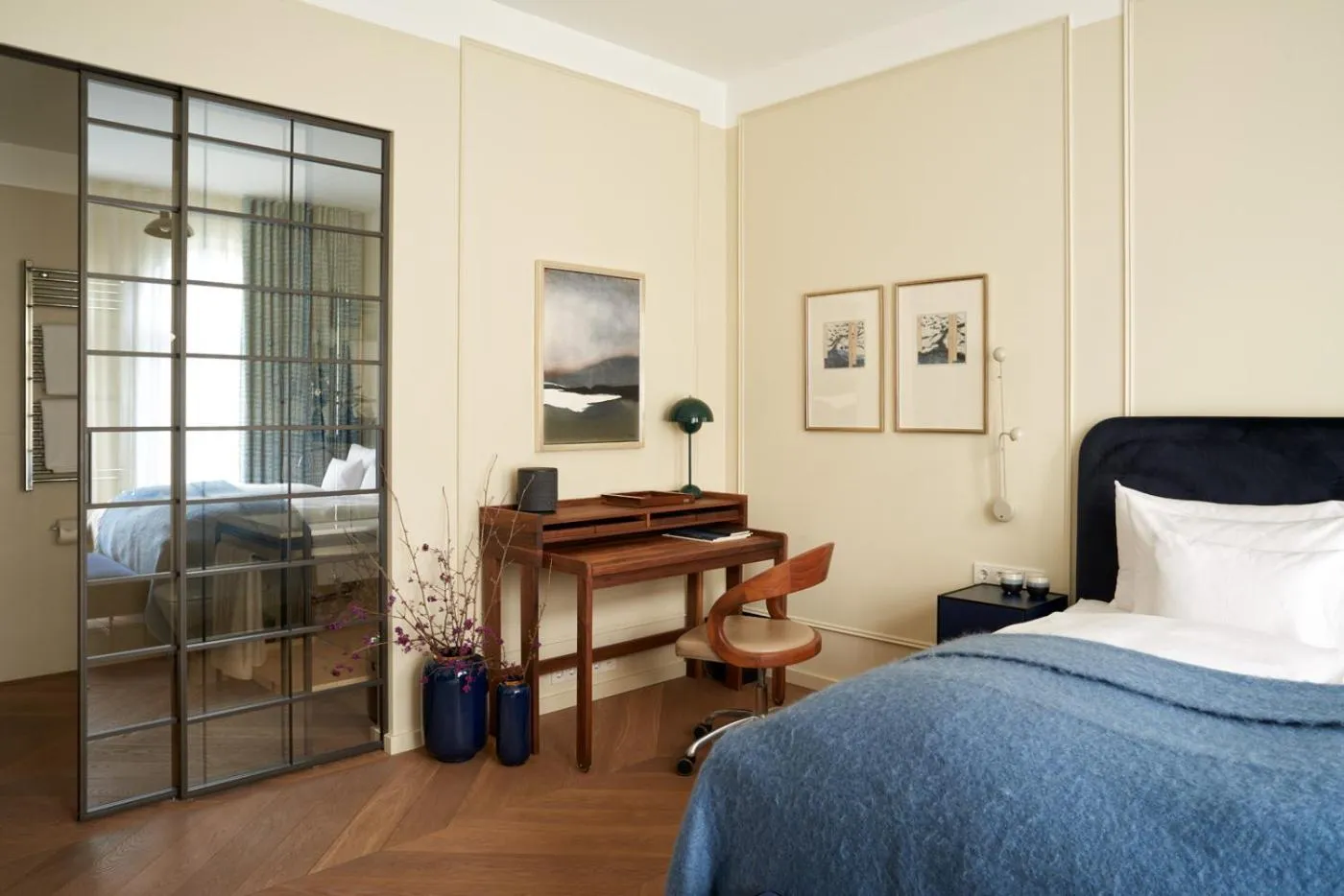 Bedroom, Bed in Bagatelle Gardenhouse