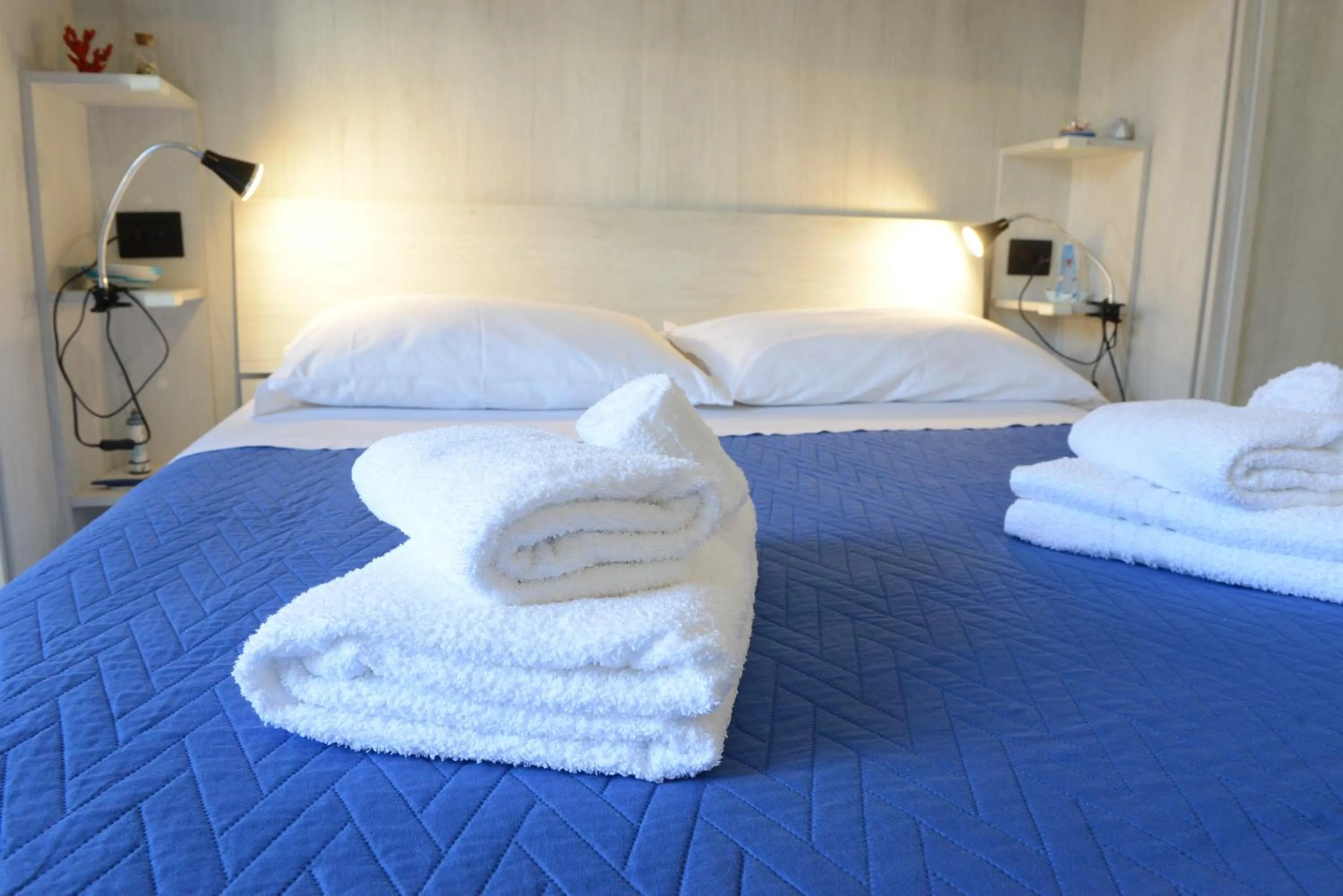 Photo of the whole room in B&B LaMarina