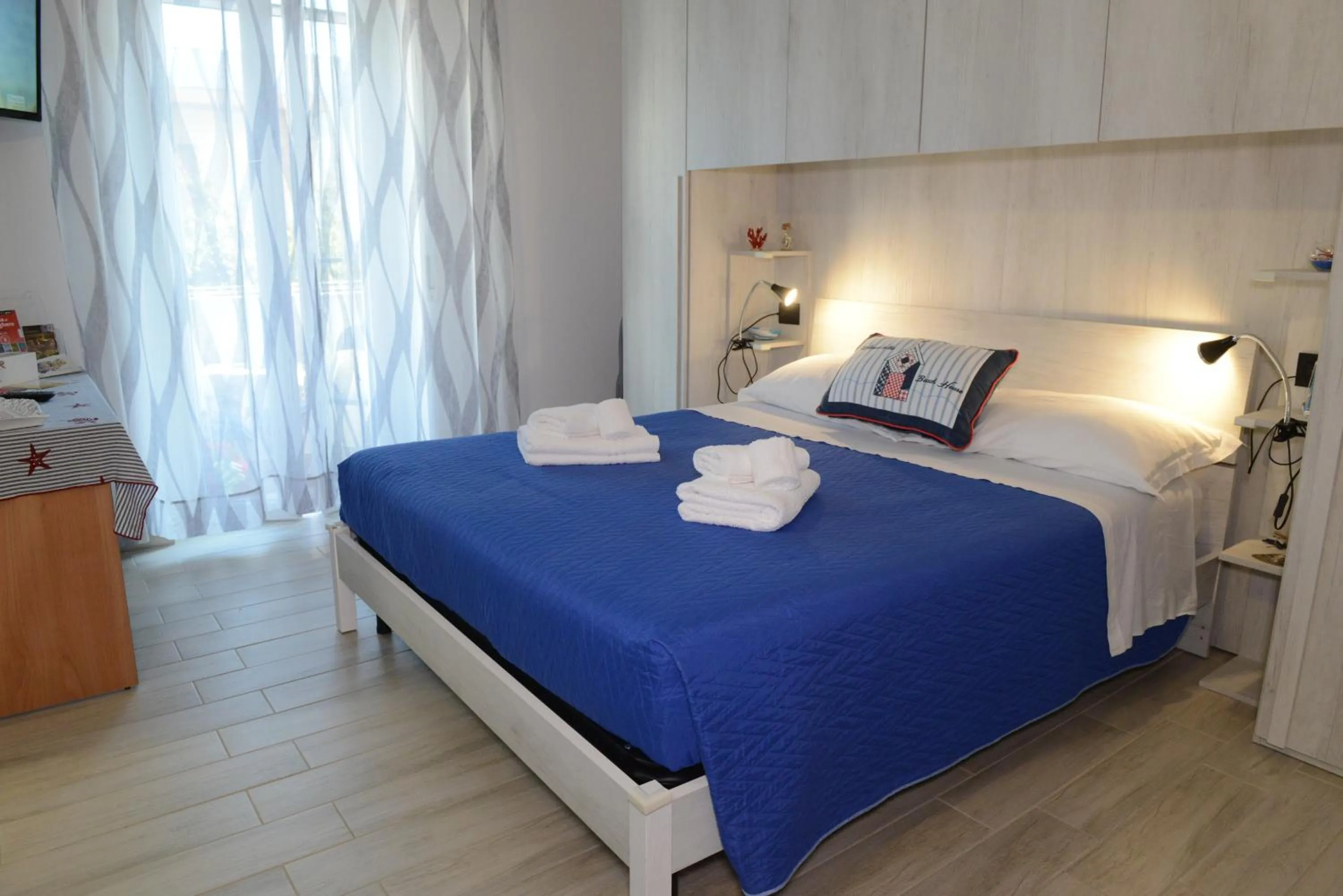 Photo of the whole room in B&B LaMarina