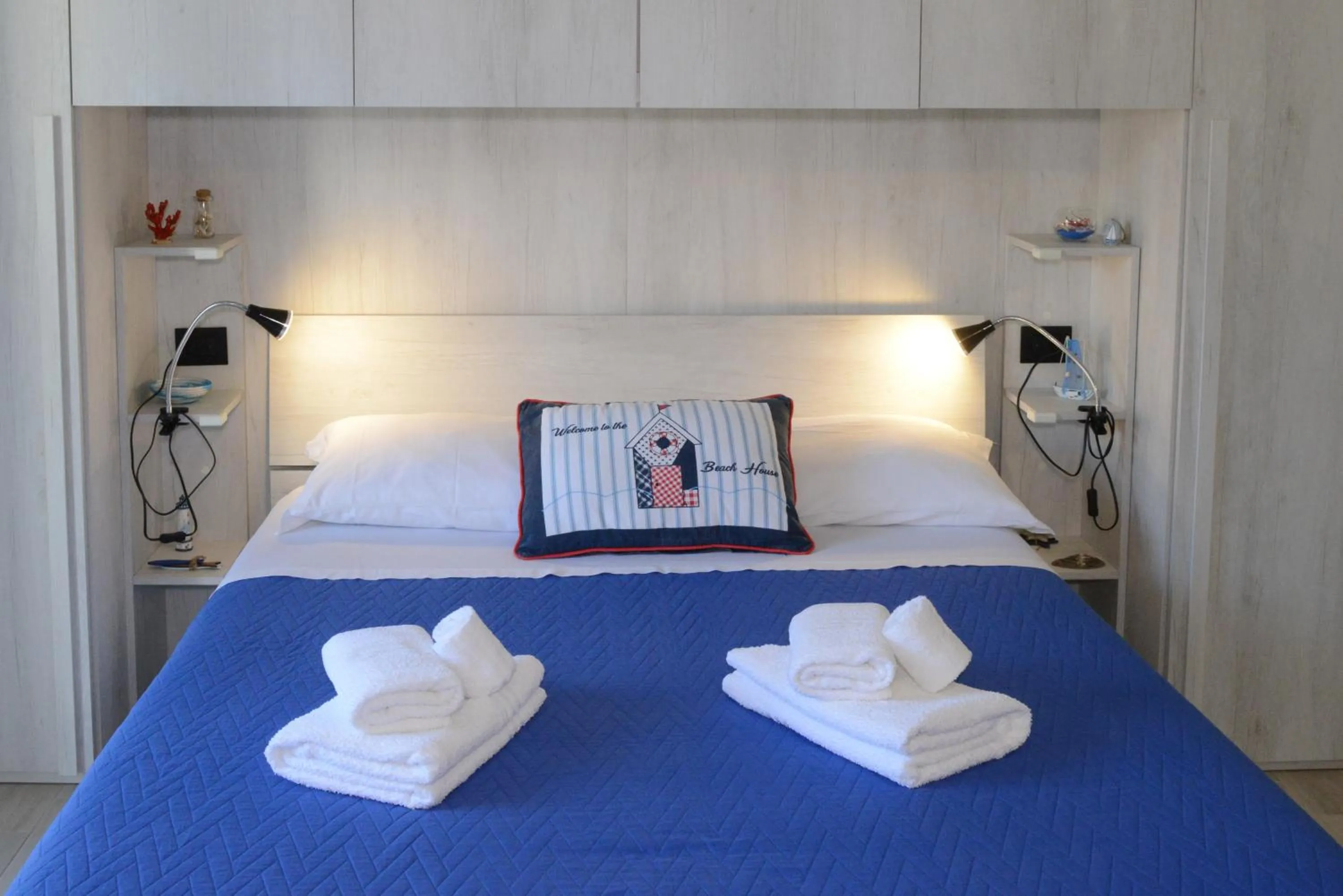 Photo of the whole room in B&B LaMarina