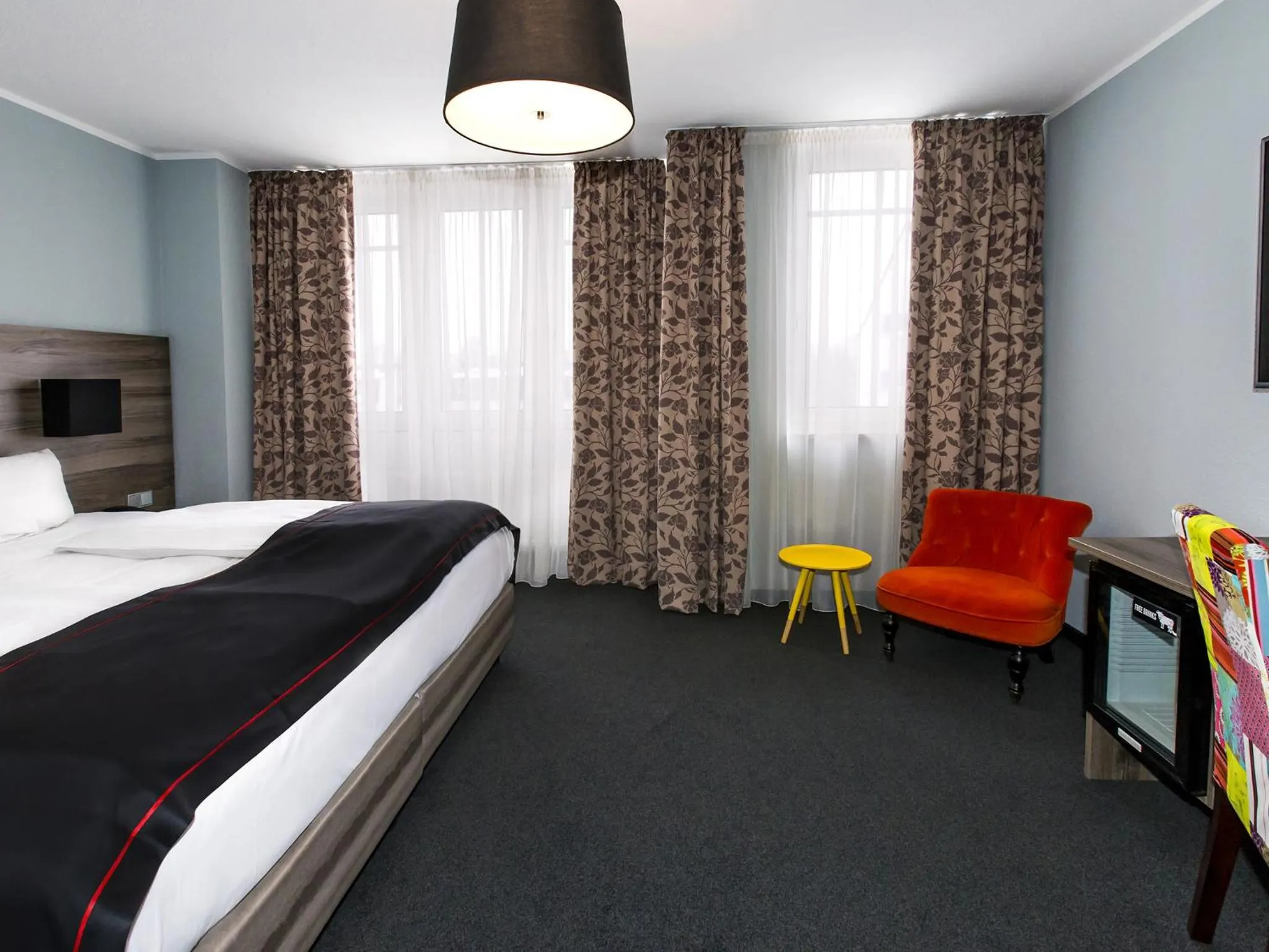 Photo of the whole room, Bed in DORMERO Hotel München-Kirchheim Messe