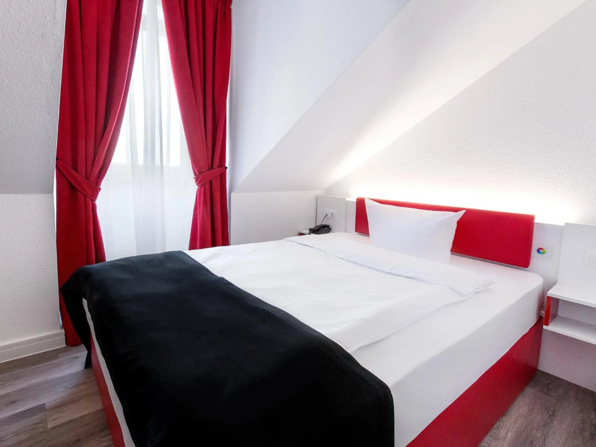 Photo of the whole room, Bed in DORMERO Hotel München-Kirchheim Messe