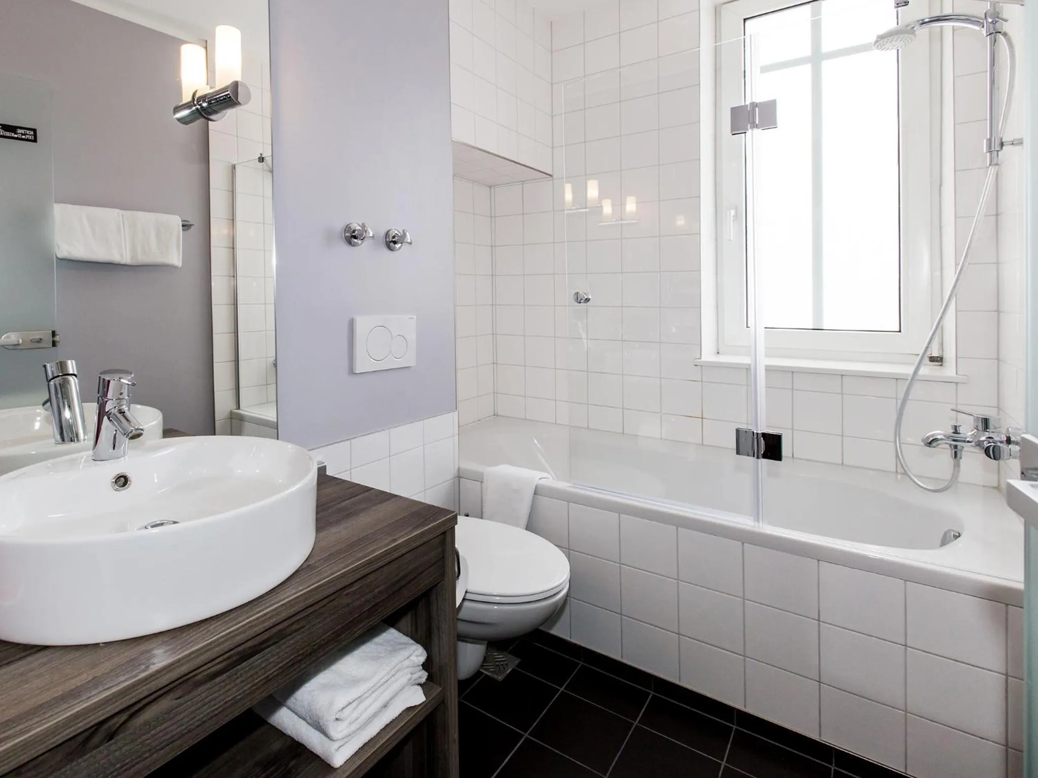 Bathroom in DORMERO Hotel München-Kirchheim Messe