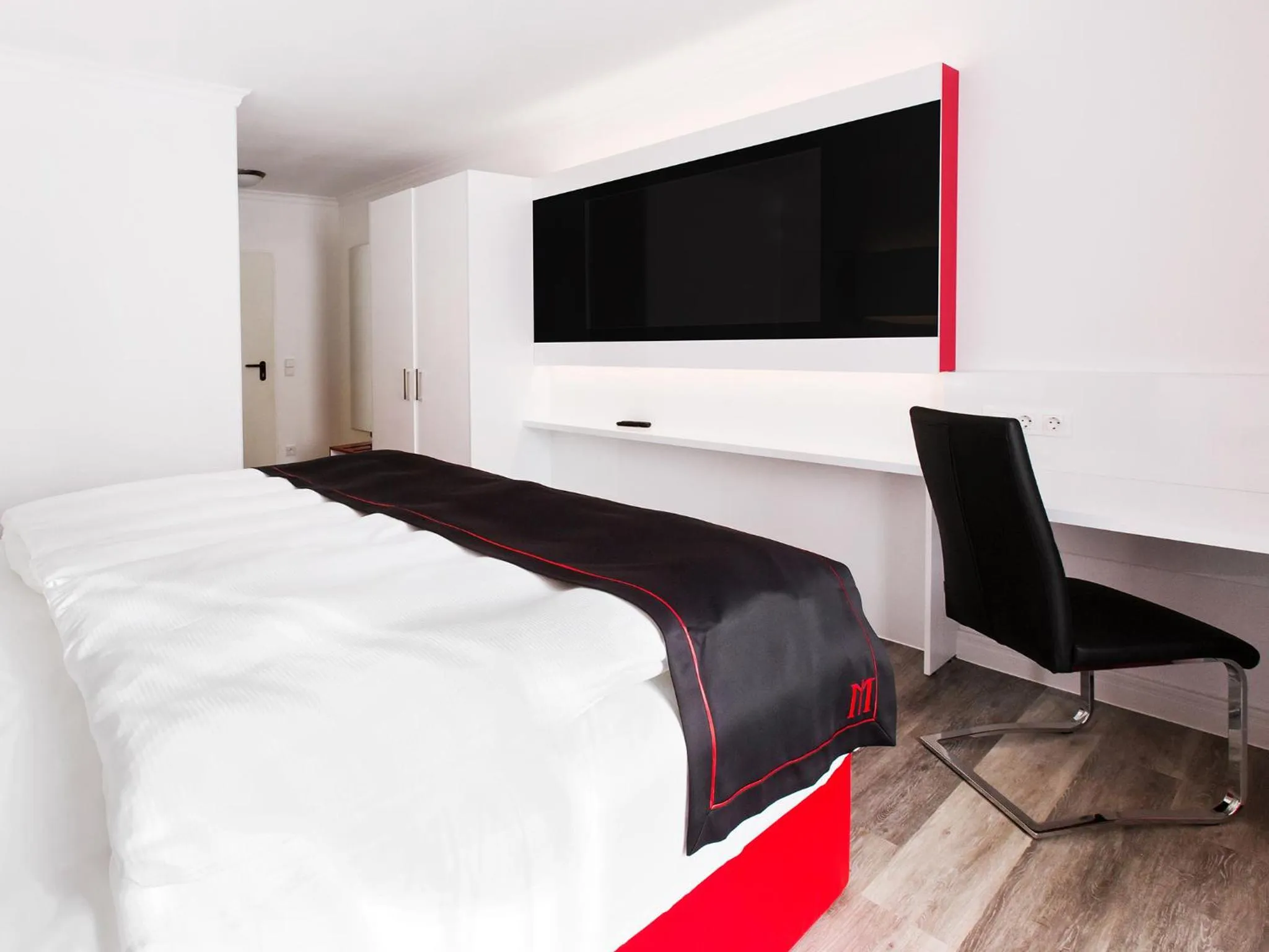 Photo of the whole room, Bed in DORMERO Hotel München-Kirchheim Messe
