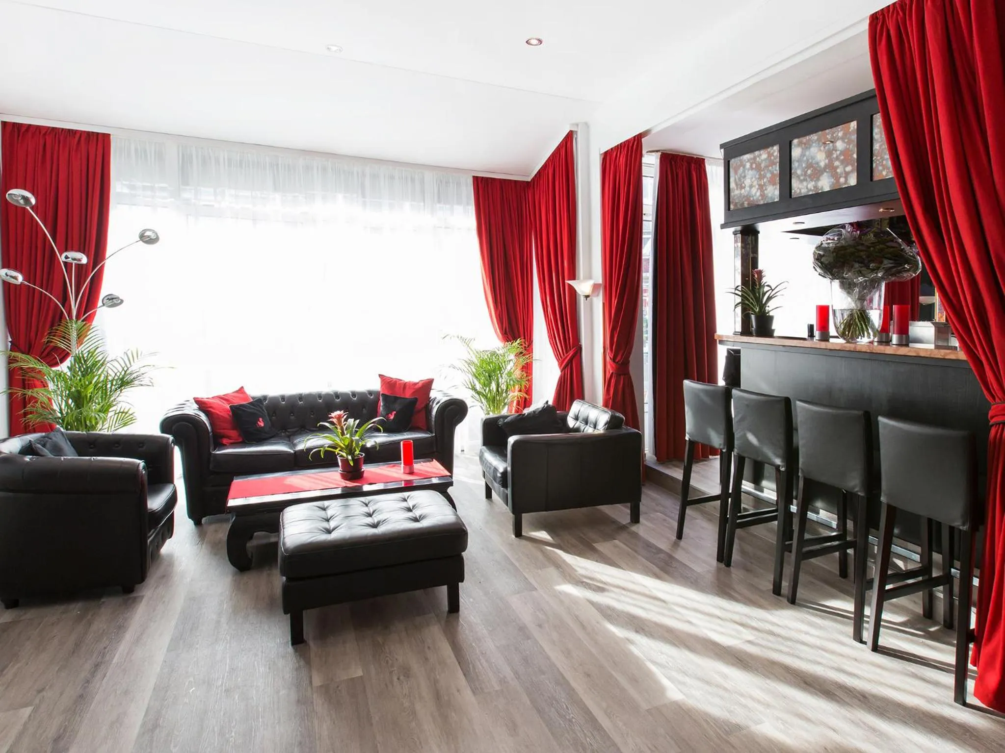 Lounge or bar in DORMERO Hotel München-Kirchheim Messe