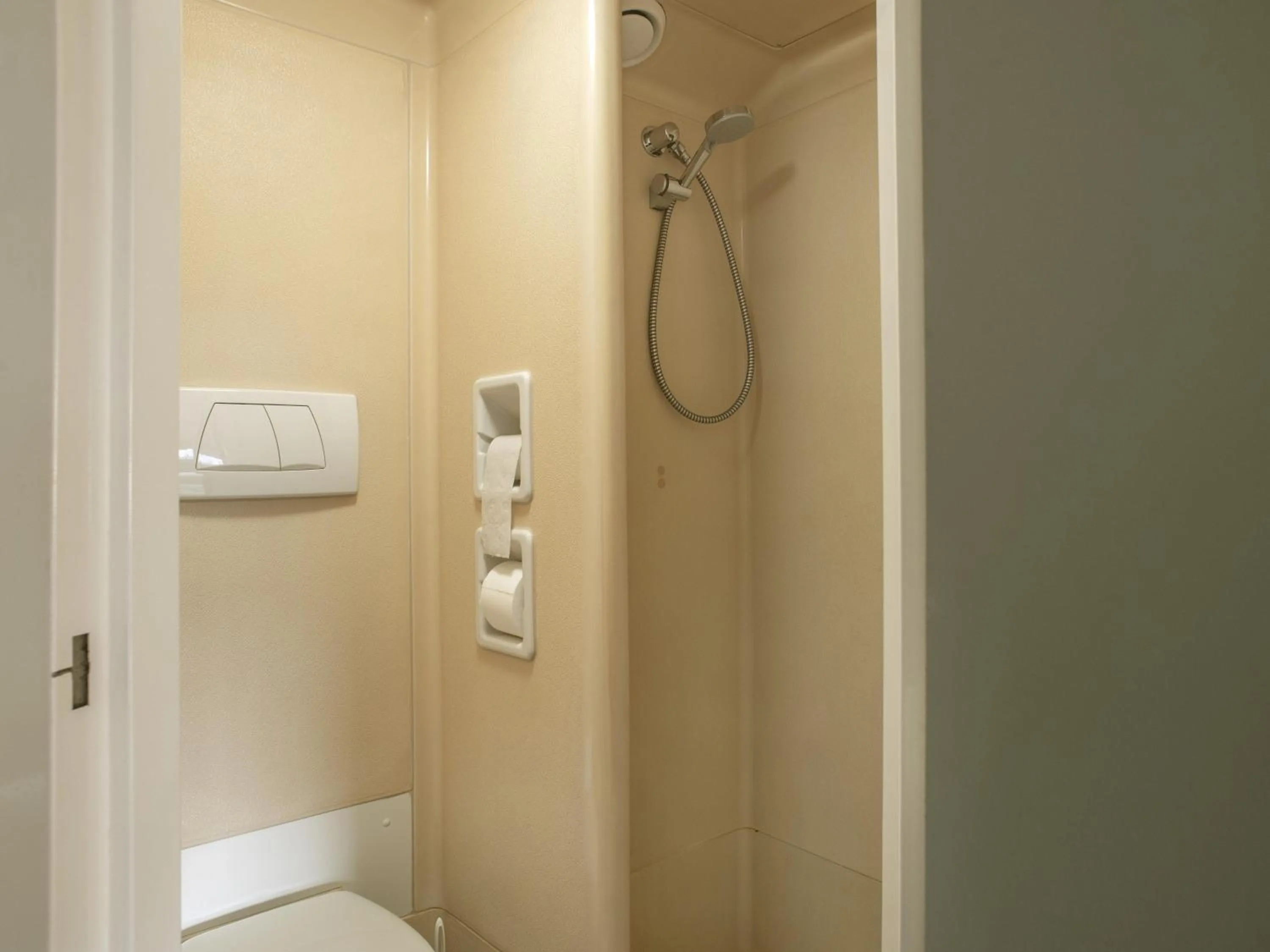 Bathroom in B&B HOTEL Düren