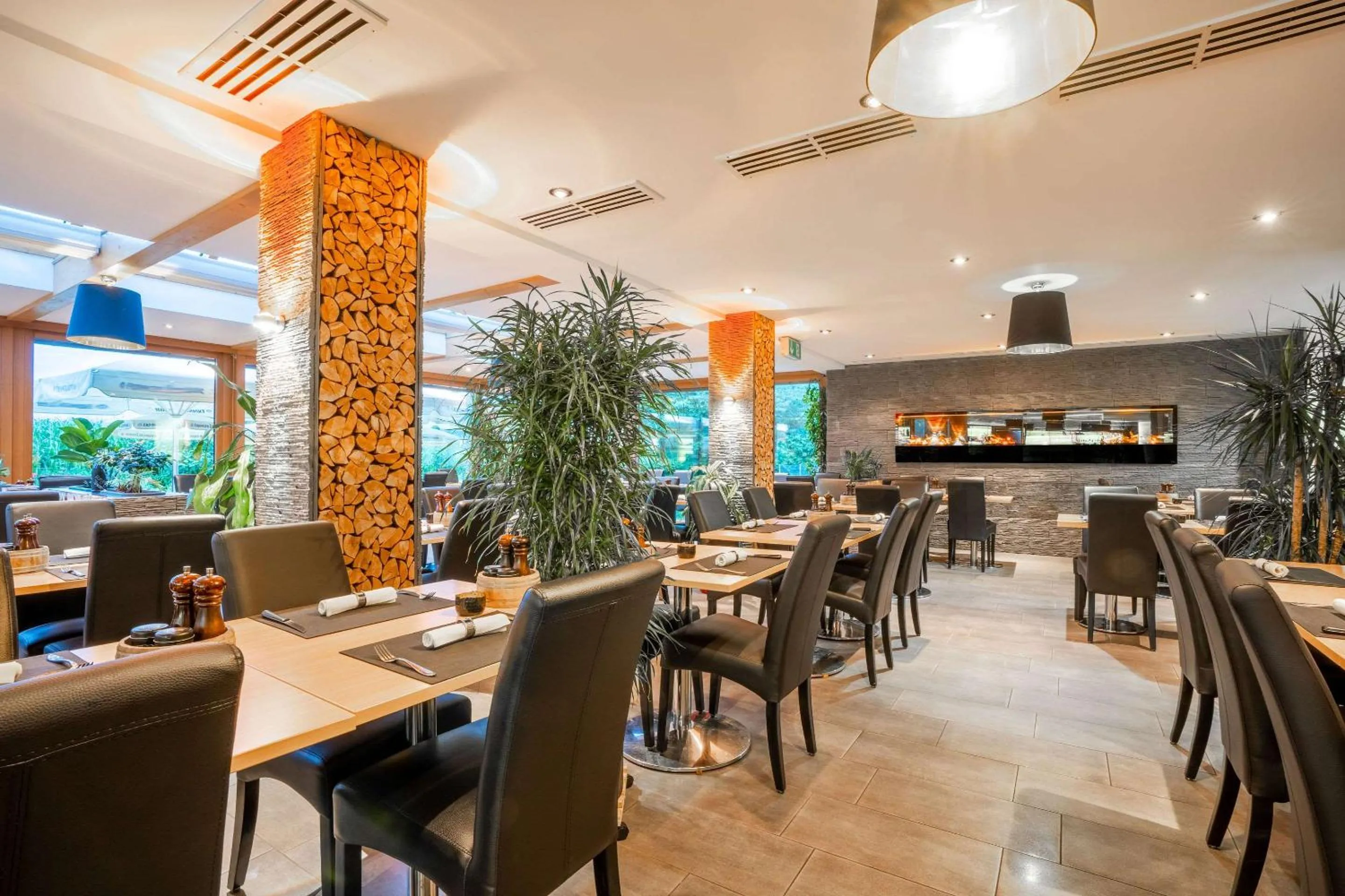 Restaurant/places to eat in MEAT UND STAY Hotel