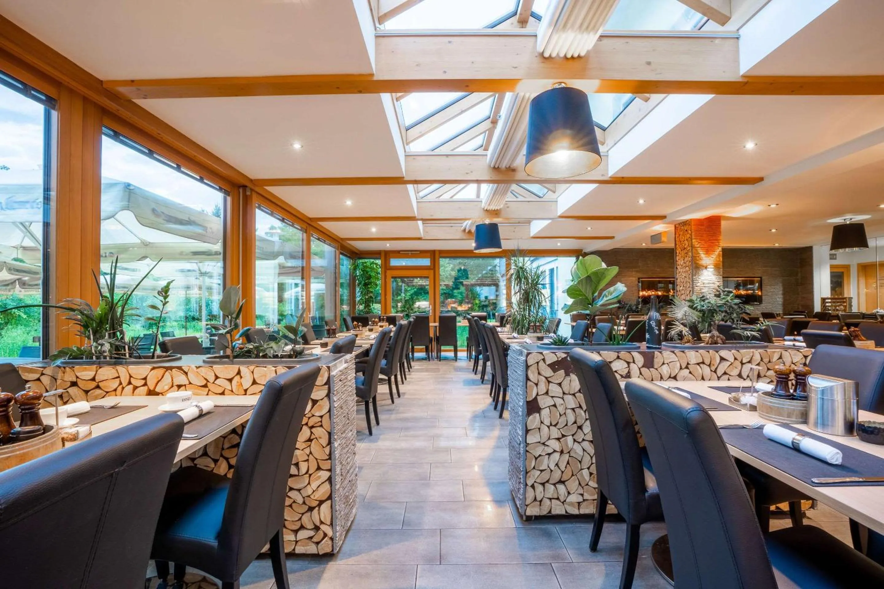 Restaurant/places to eat in MEAT UND STAY Hotel