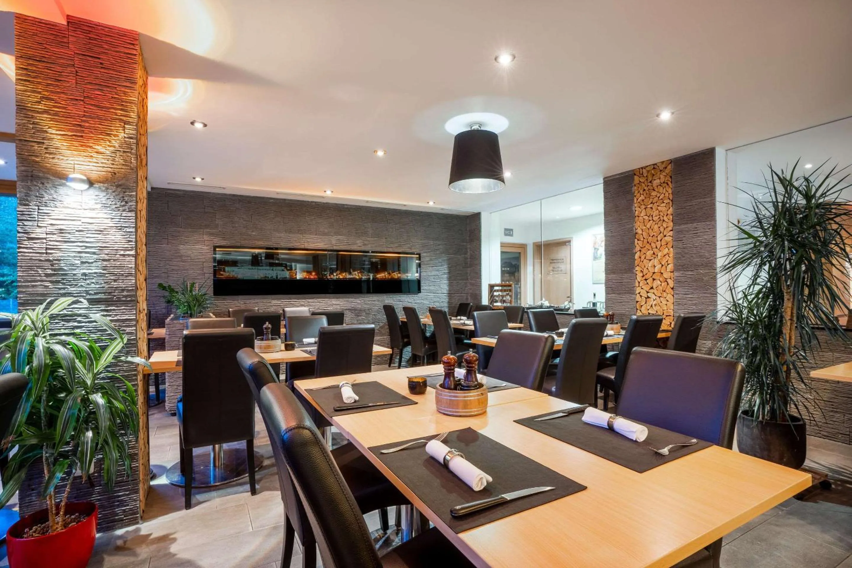 Restaurant/places to eat in MEAT UND STAY Hotel