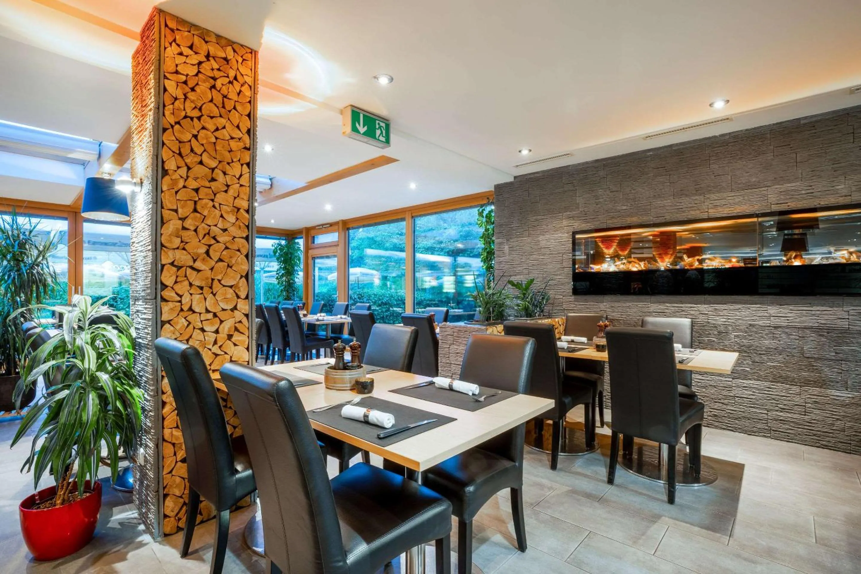 Restaurant/places to eat in MEAT UND STAY Hotel