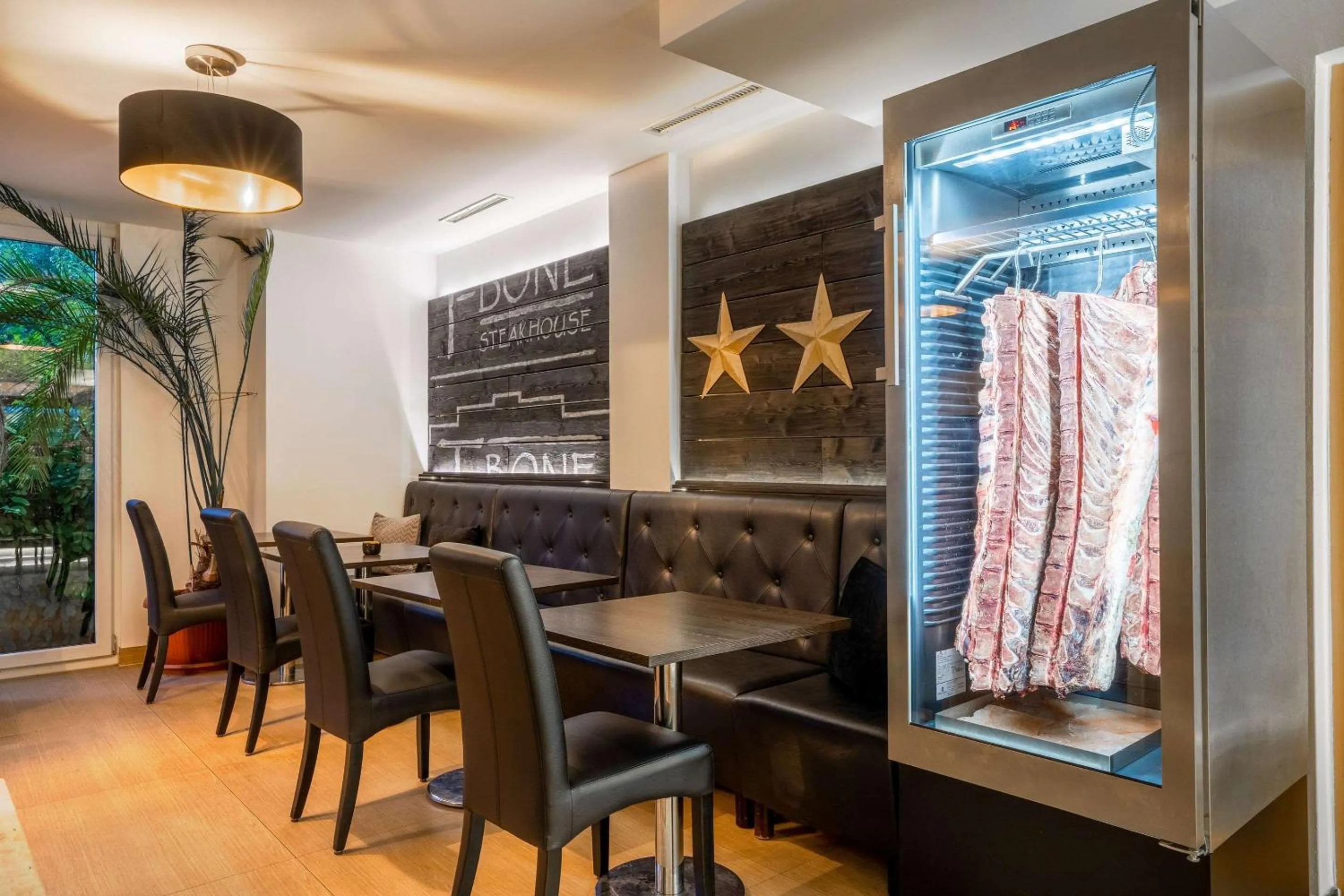 Lobby or reception in MEAT UND STAY Hotel