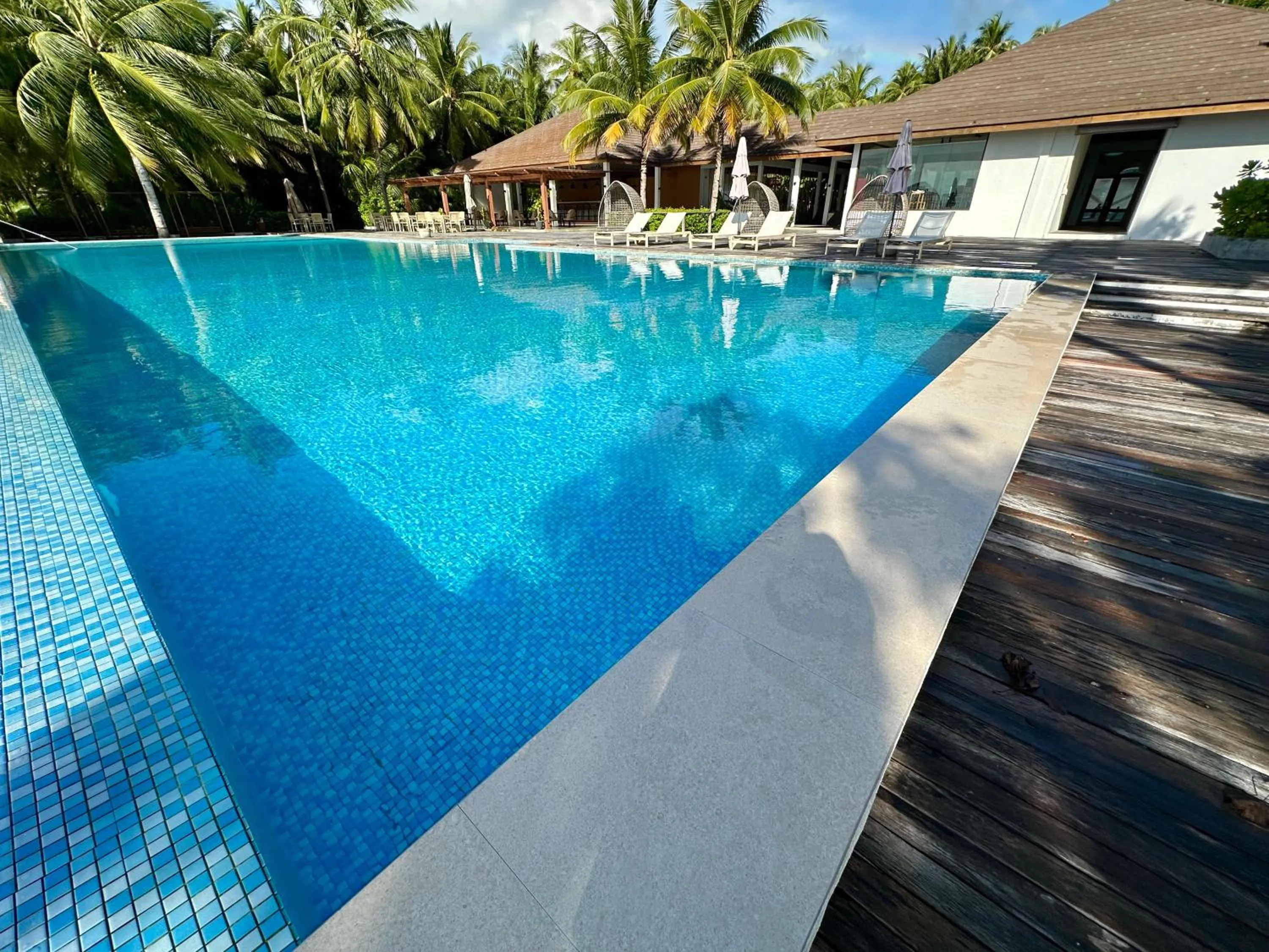 Pool view in Fiyavalhu Resort Maldives