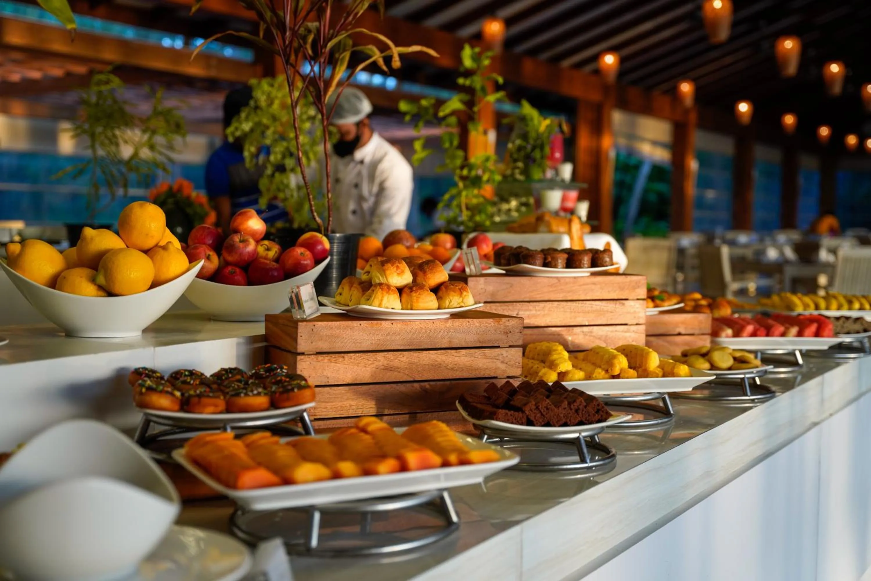 Restaurant/places to eat in Fiyavalhu Resort Maldives