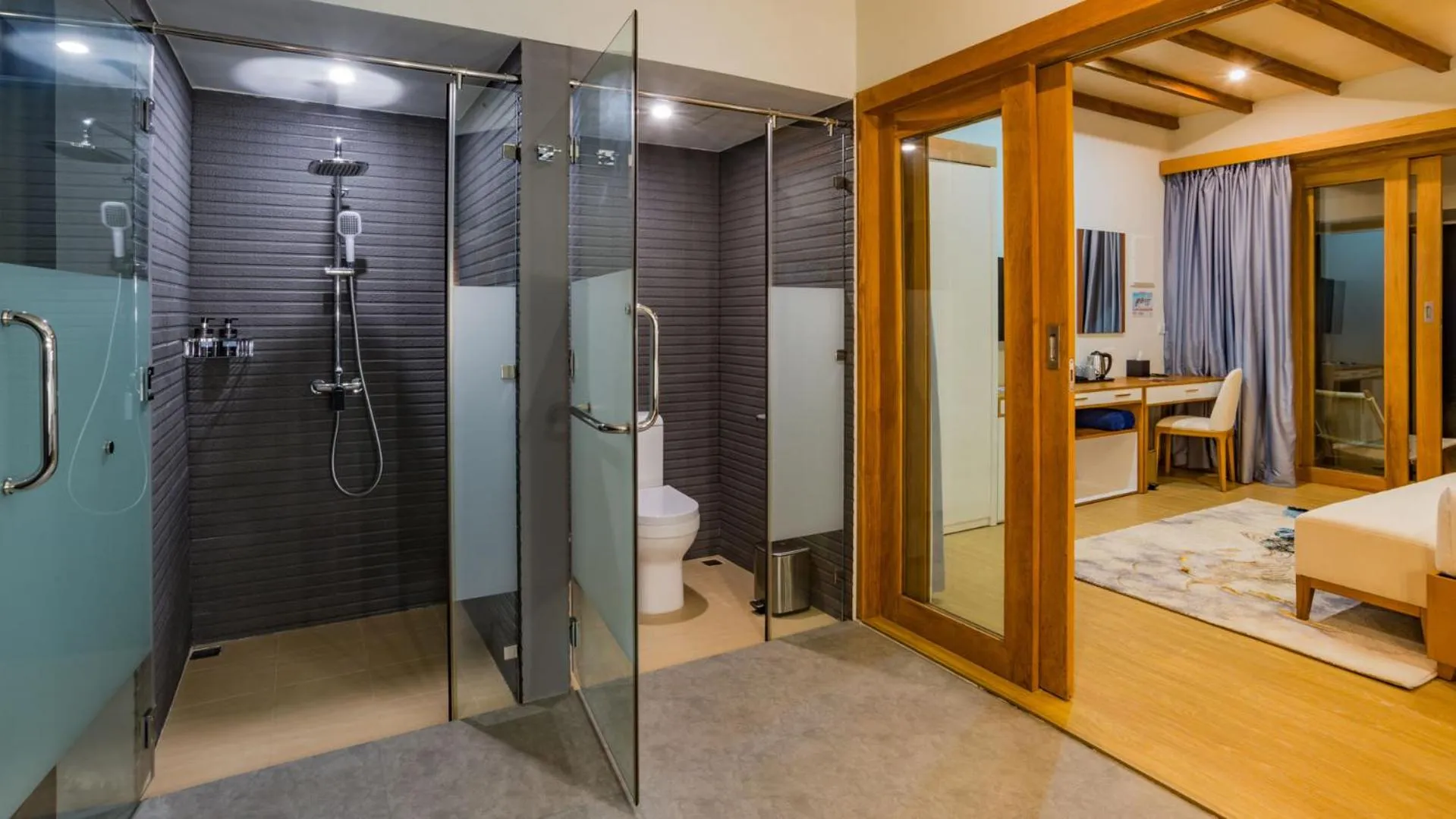 Bathroom in Fiyavalhu Resort Maldives