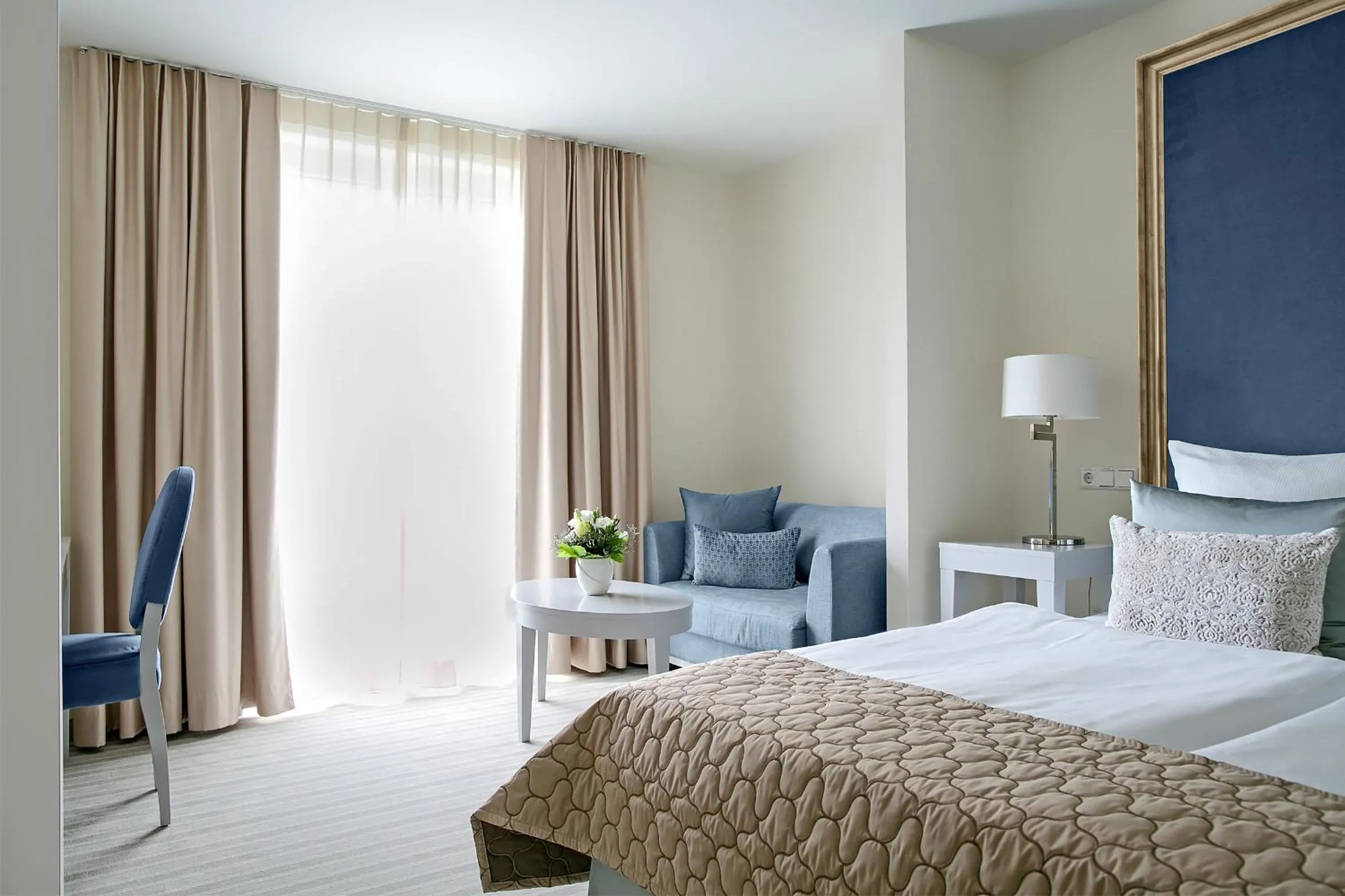 Photo of the whole room, Bed in Dorint Parkhotel Meißen