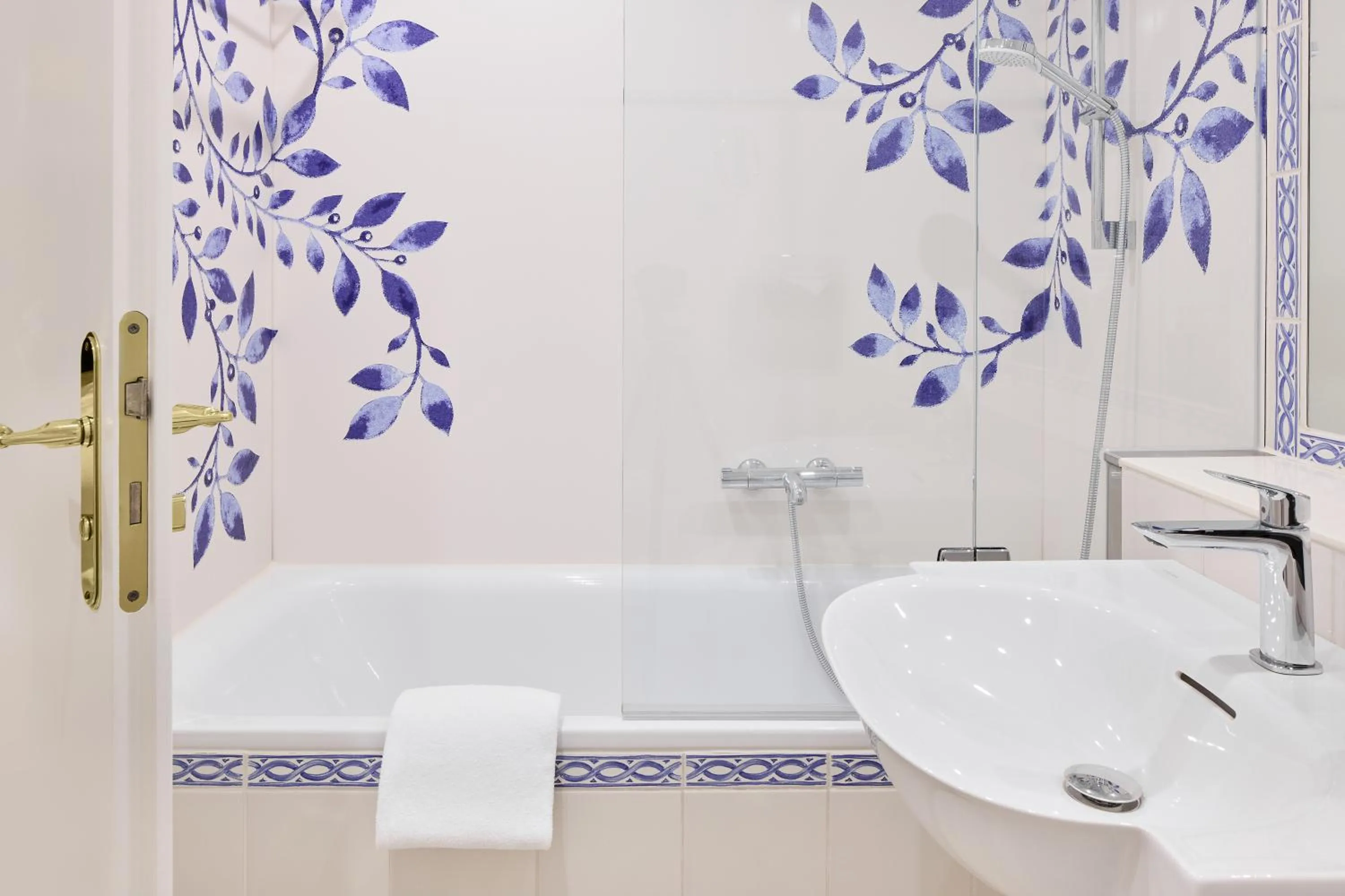 Bathroom in Dorint Parkhotel Meißen