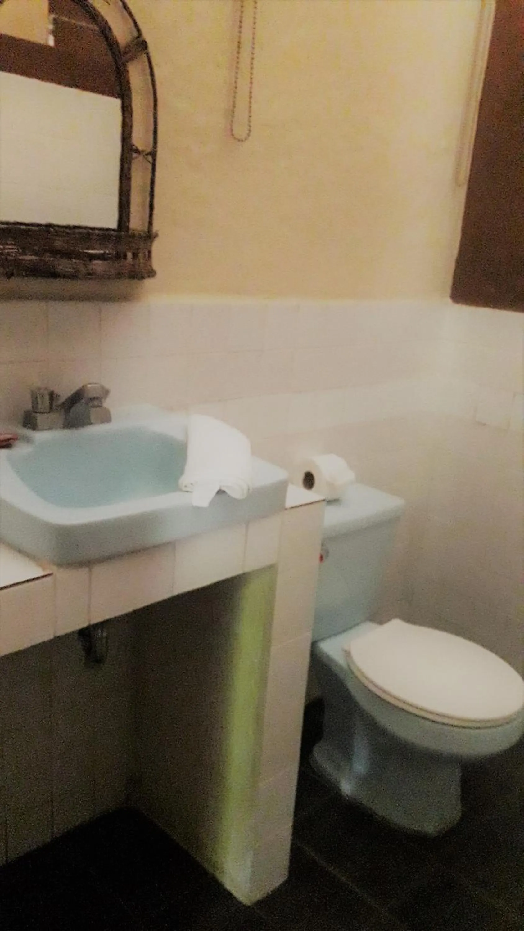 Bathroom in Hotel Tikal Inn