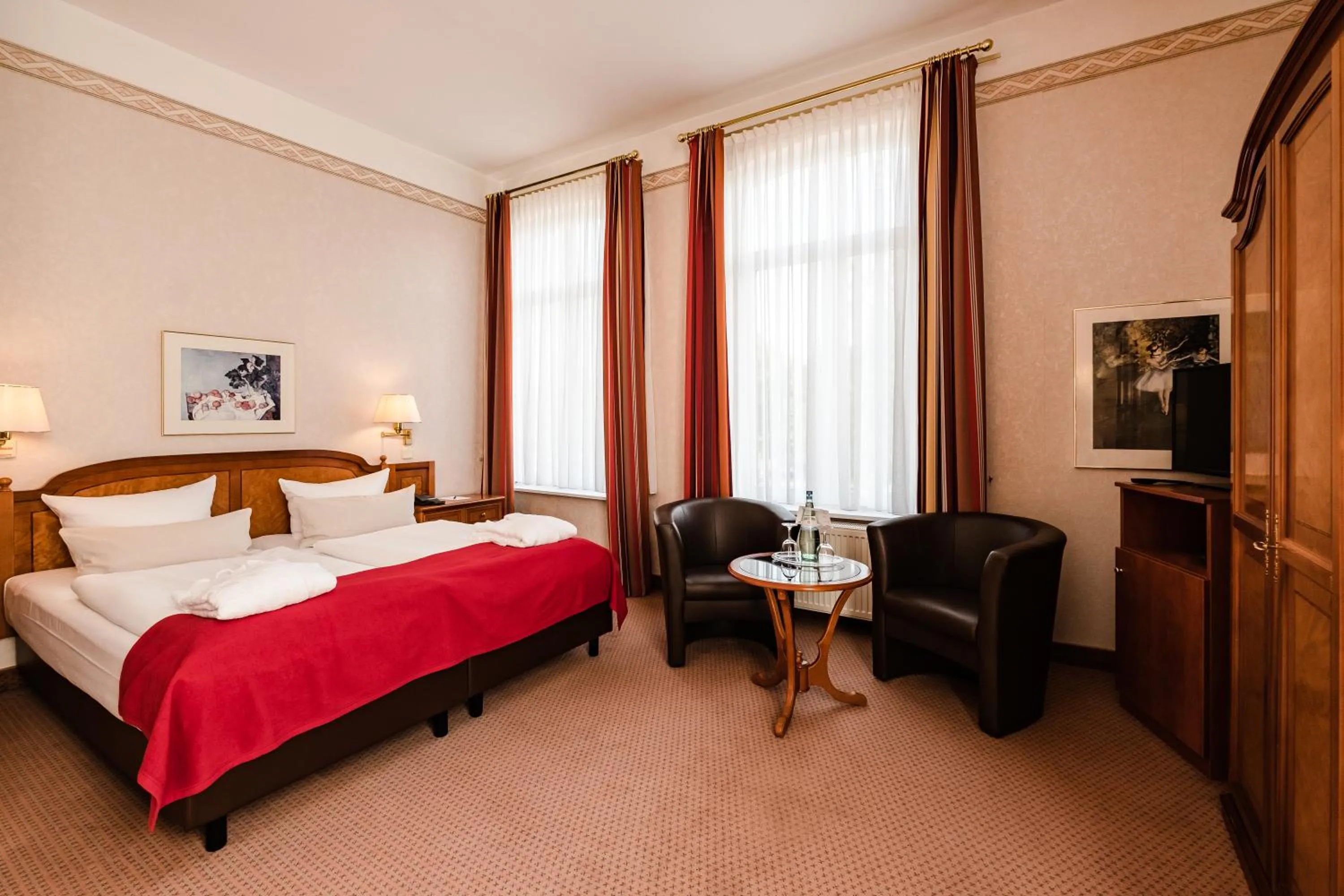 Photo of the whole room, Bed in Das 53°Hotel