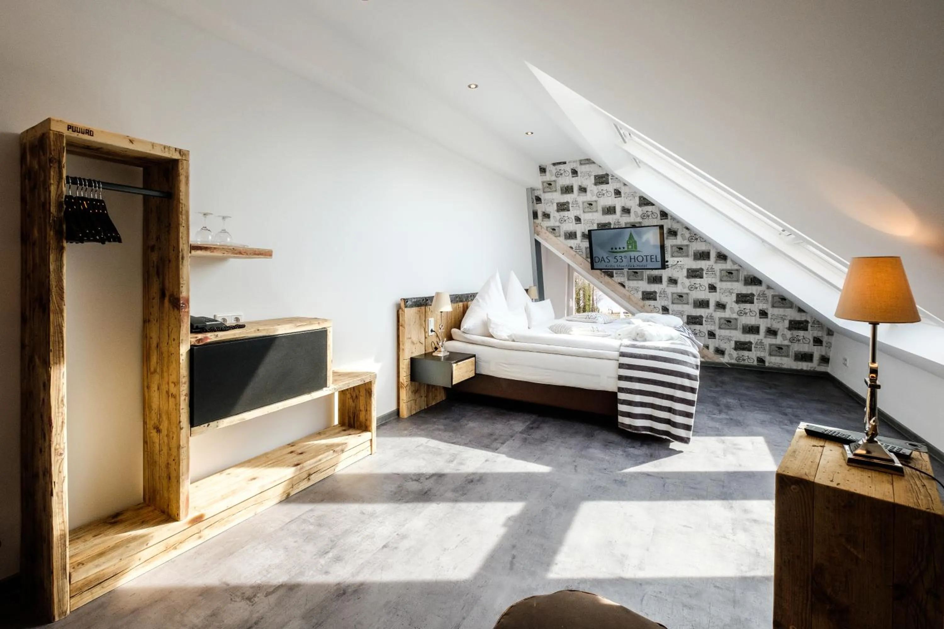 Photo of the whole room, Bed in Das 53°Hotel