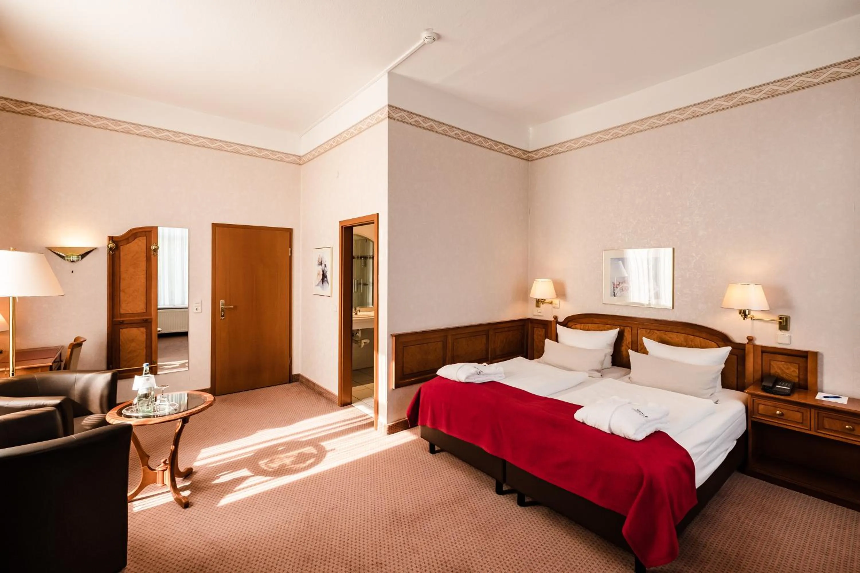 Photo of the whole room, Bed in Das 53°Hotel