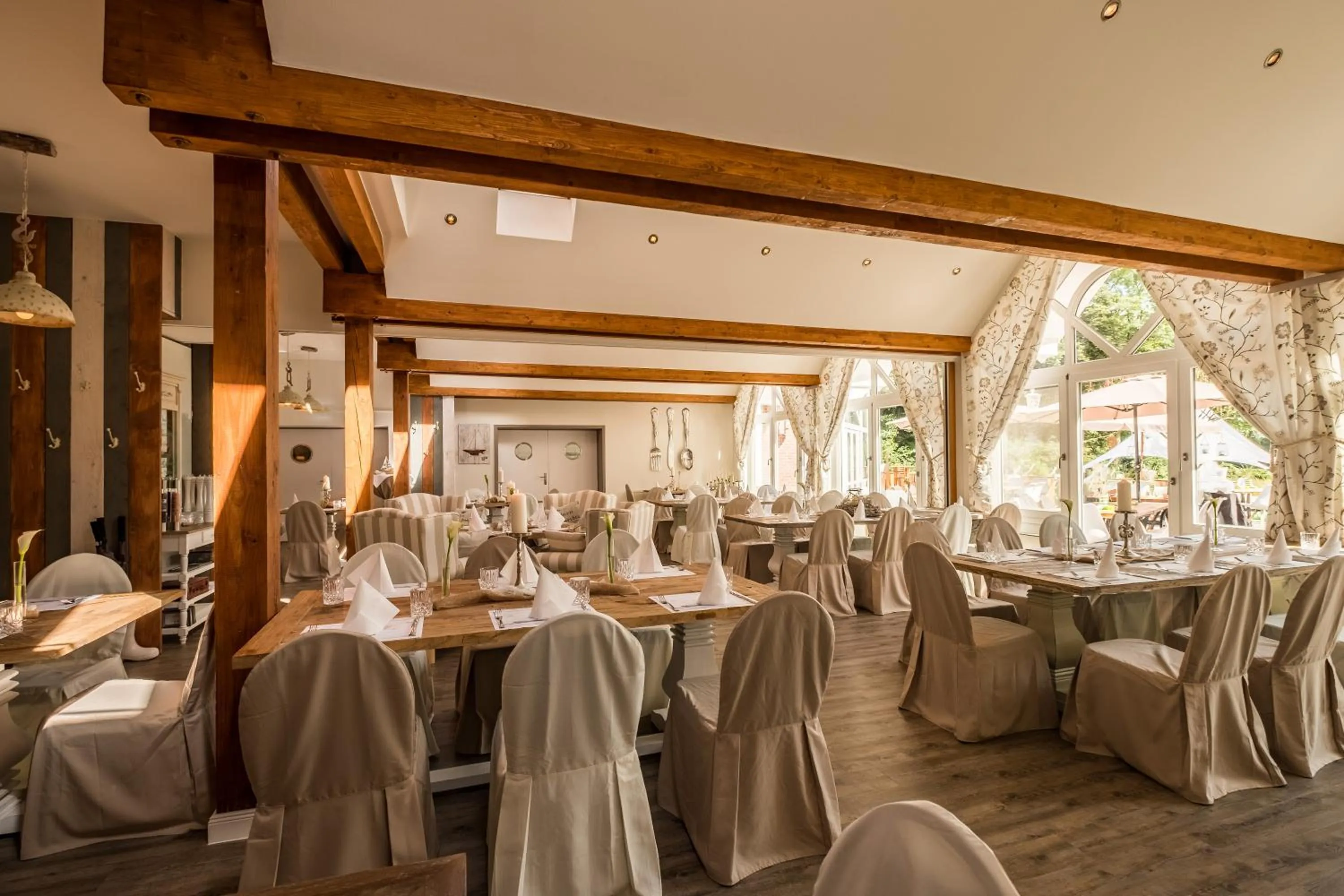 Restaurant/places to eat in Das 53°Hotel