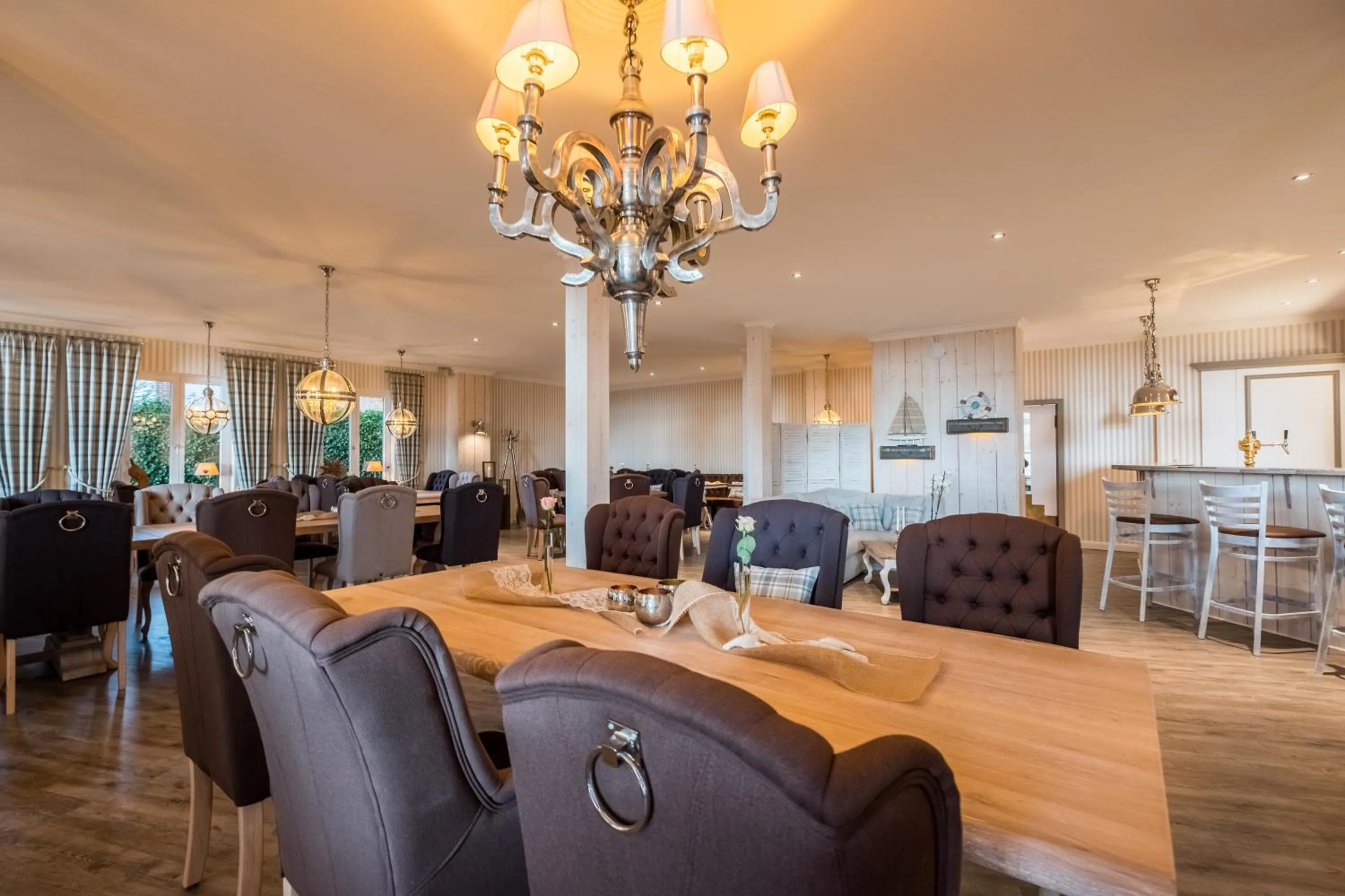 Restaurant/places to eat in Das 53°Hotel