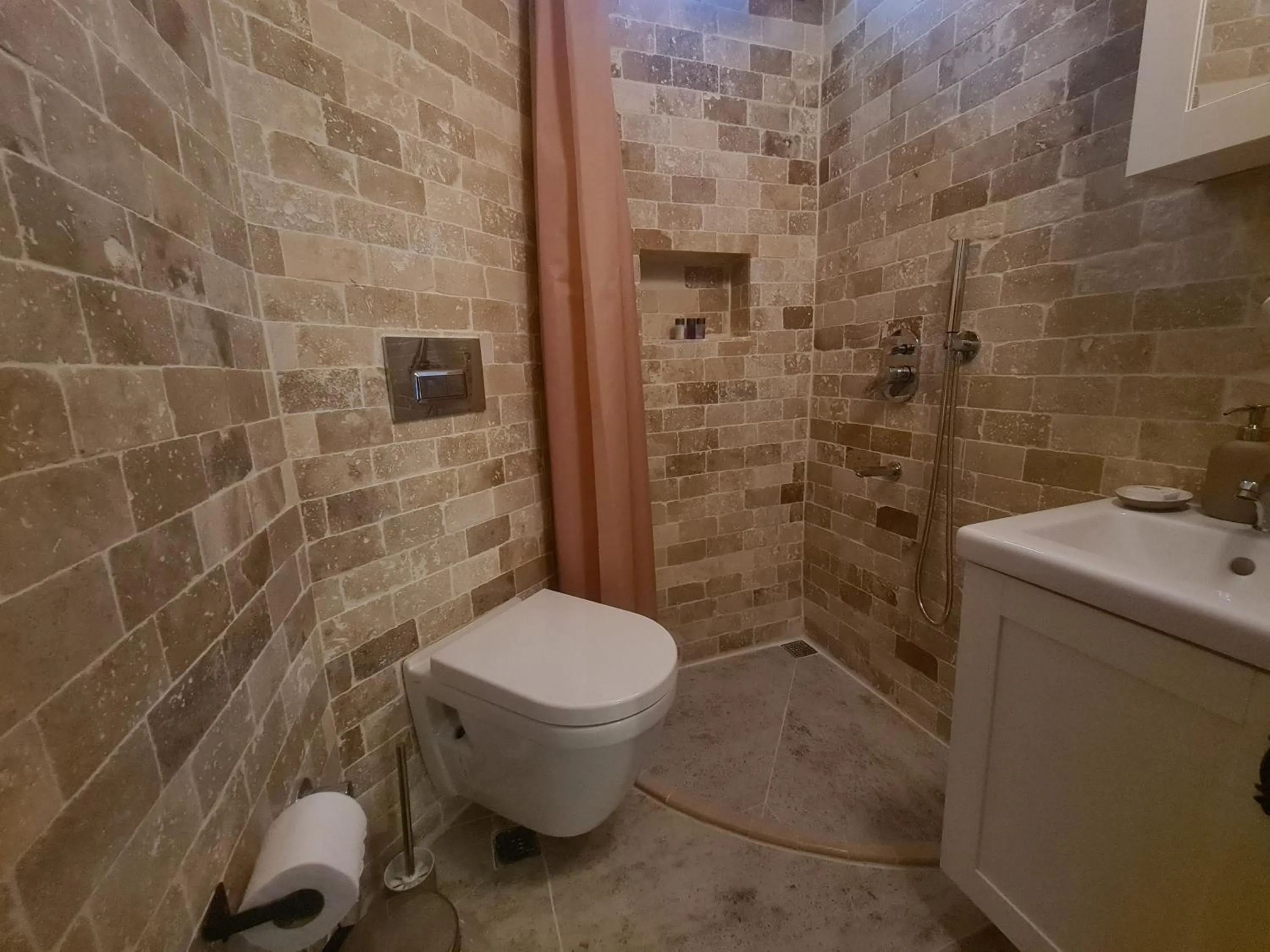 Shower in Polonezköy Country Club & Accommodation in the Wildlife Park!