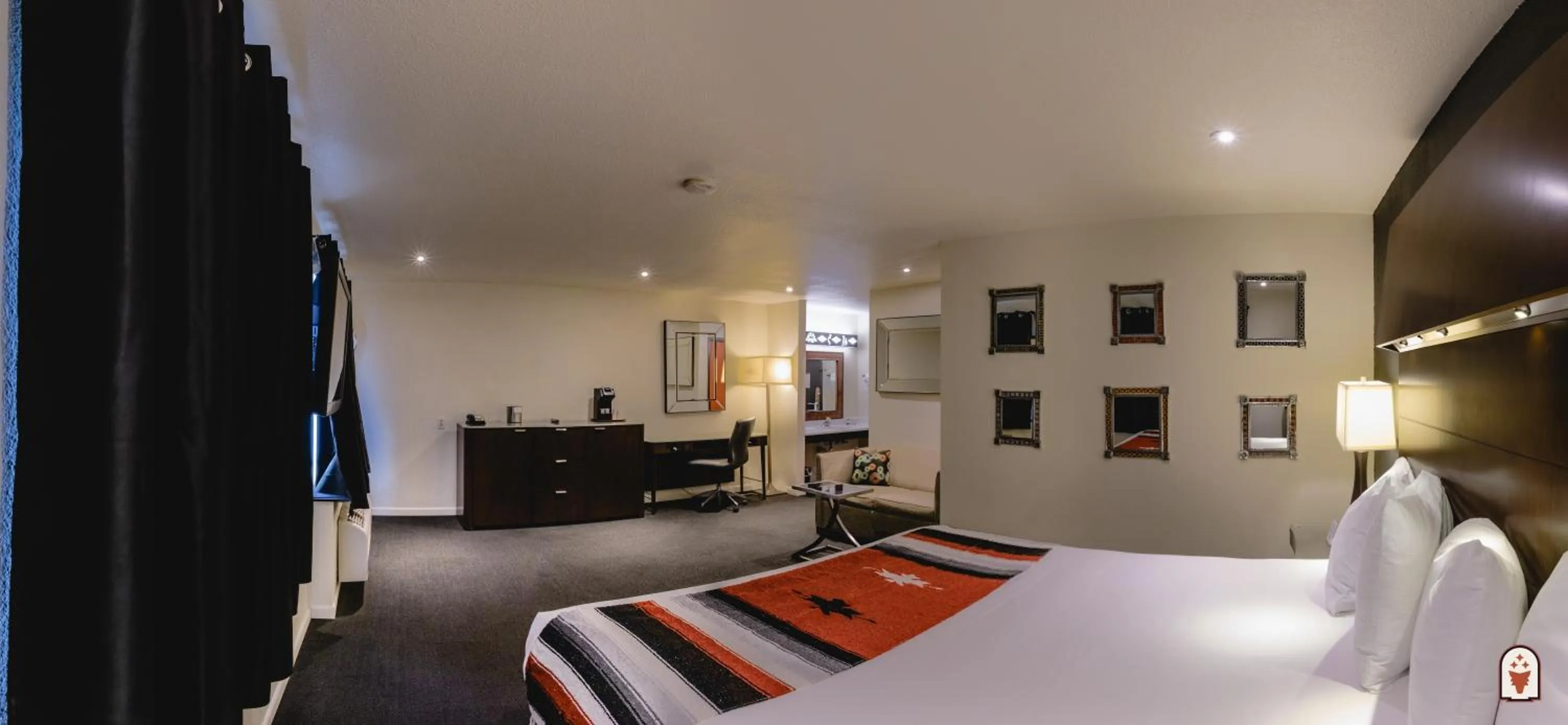 Photo of the whole room, Bed in Coyote South