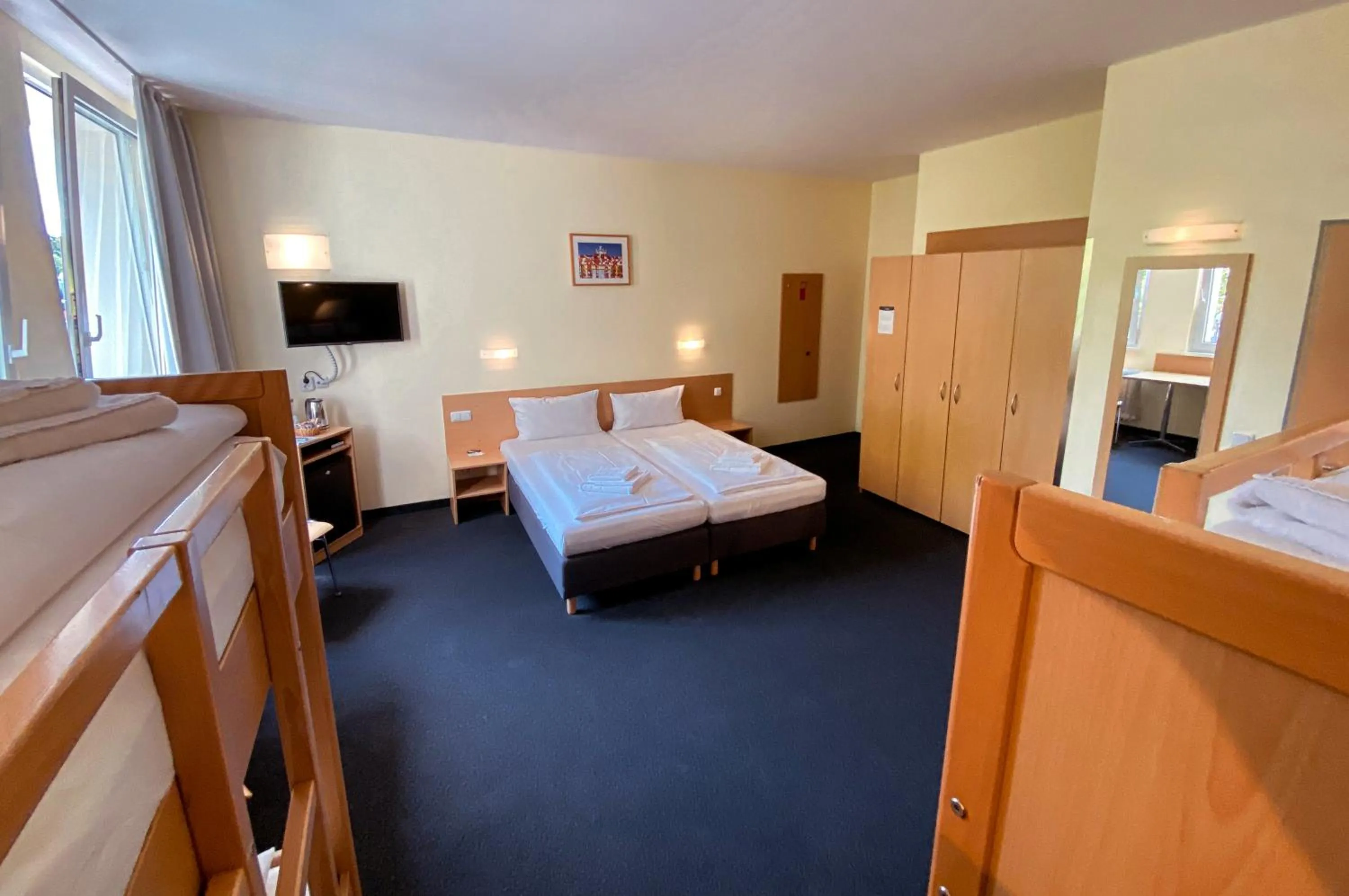 Photo of the whole room, Bed in Familienhotel Citylight