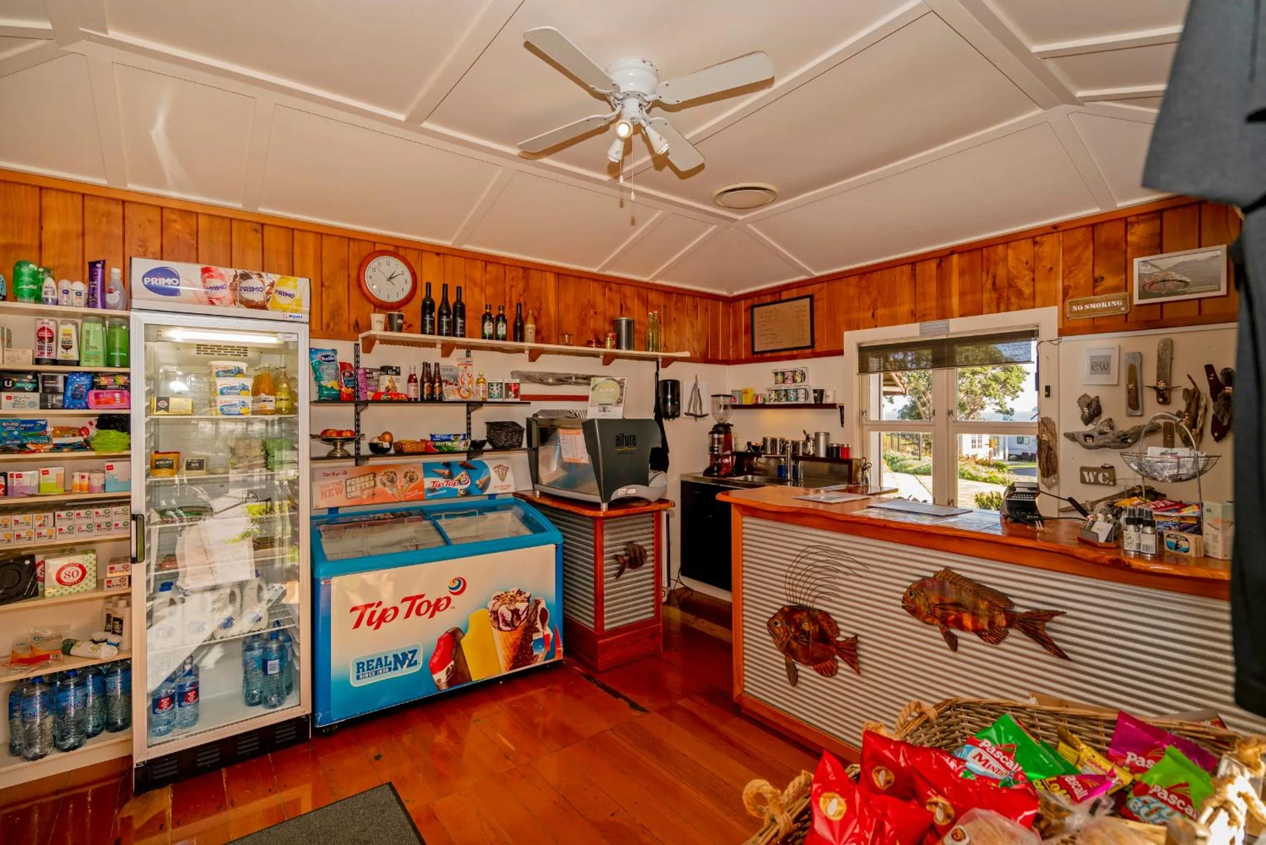 On-site shops in Anglers Lodge