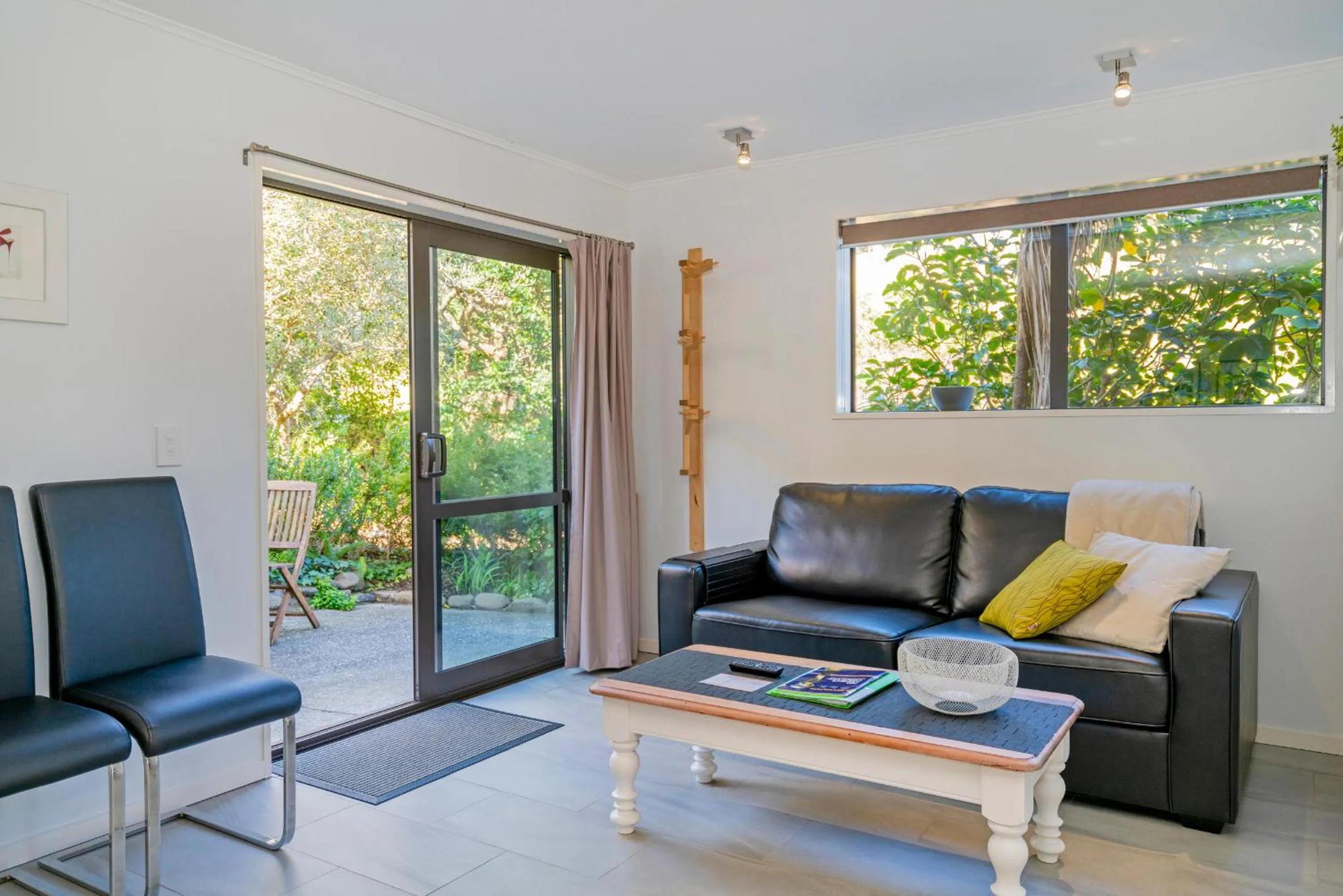 Living room in Anglers Lodge