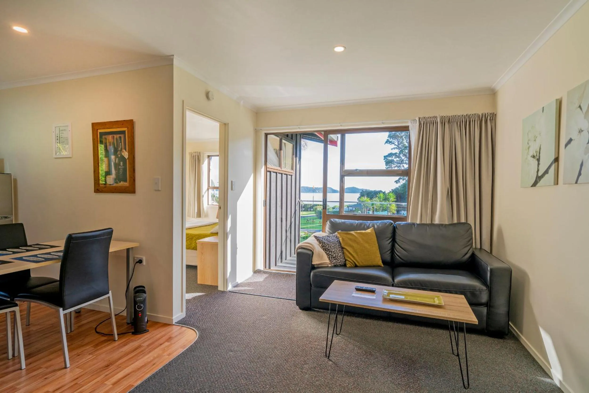 Living room in Anglers Lodge